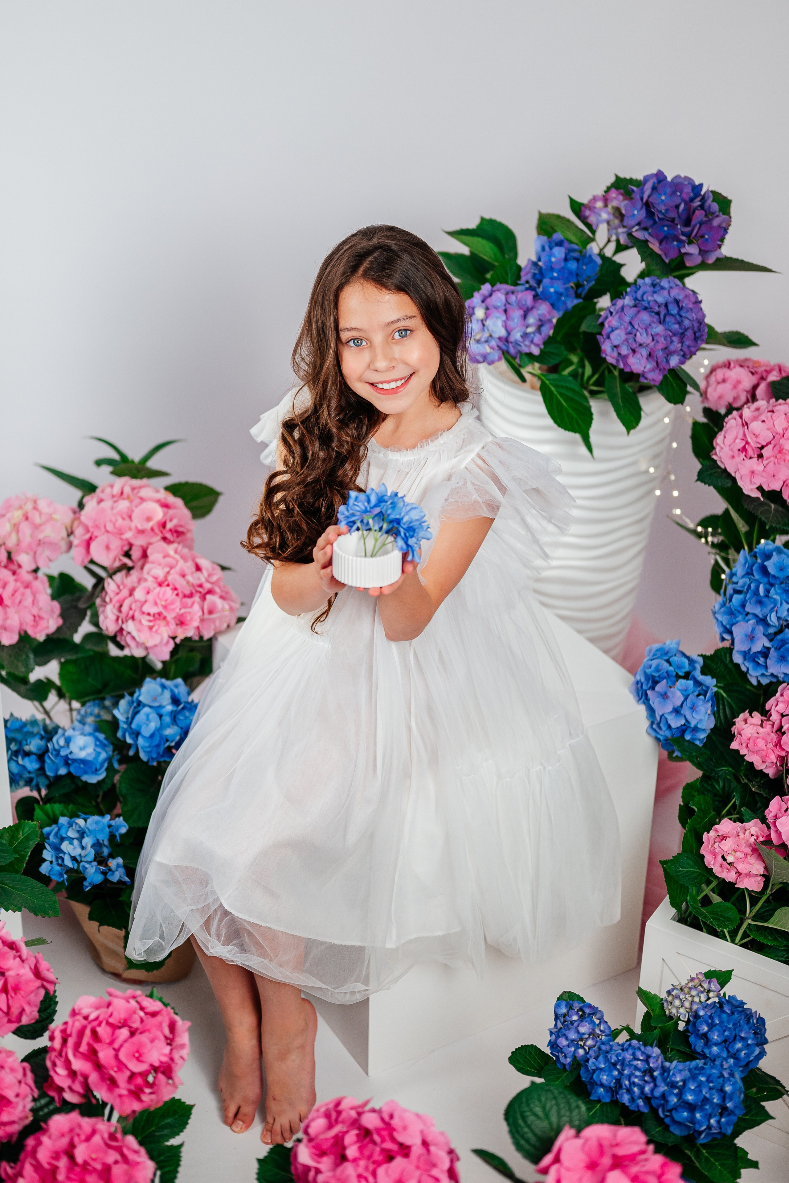 Вероника и гортензии. Семейный фотограф в Краснодаре