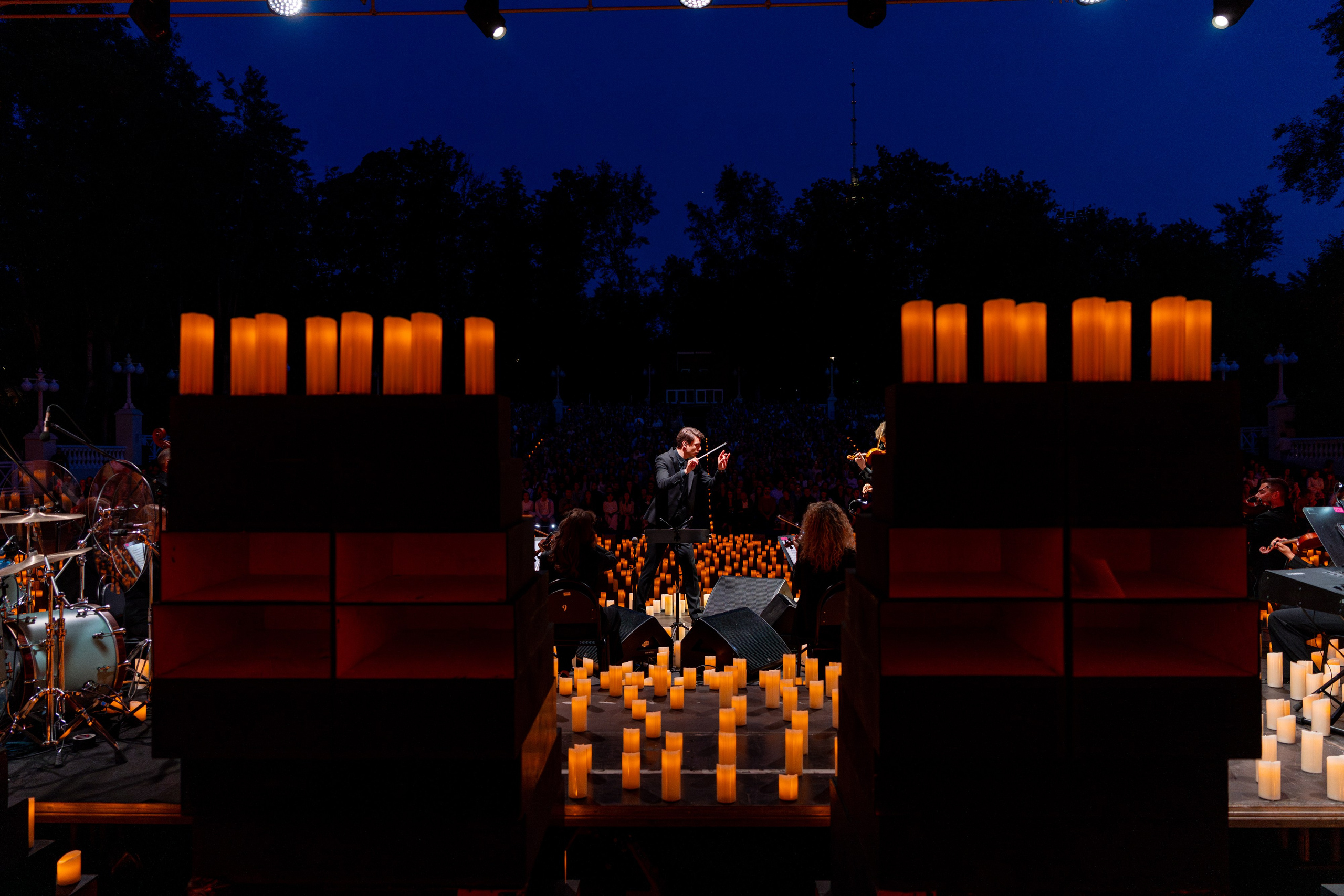Симфонический оркестр Lumisfera при свечах. Фотограф Никита Комаров