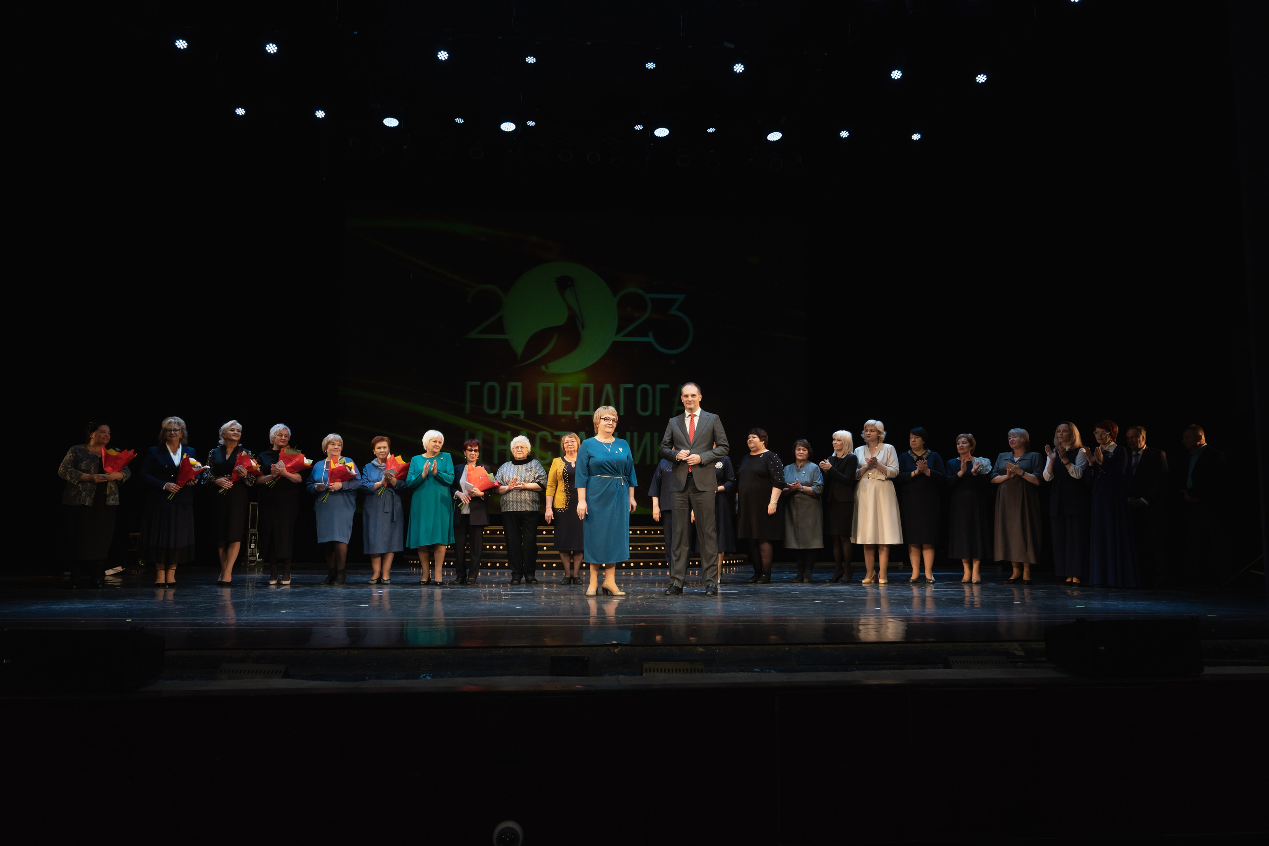 Музыкальный театр. Занимаюсь профессиональной фотографией и живу рядом с Байкалом. Работаю в разных жанрах