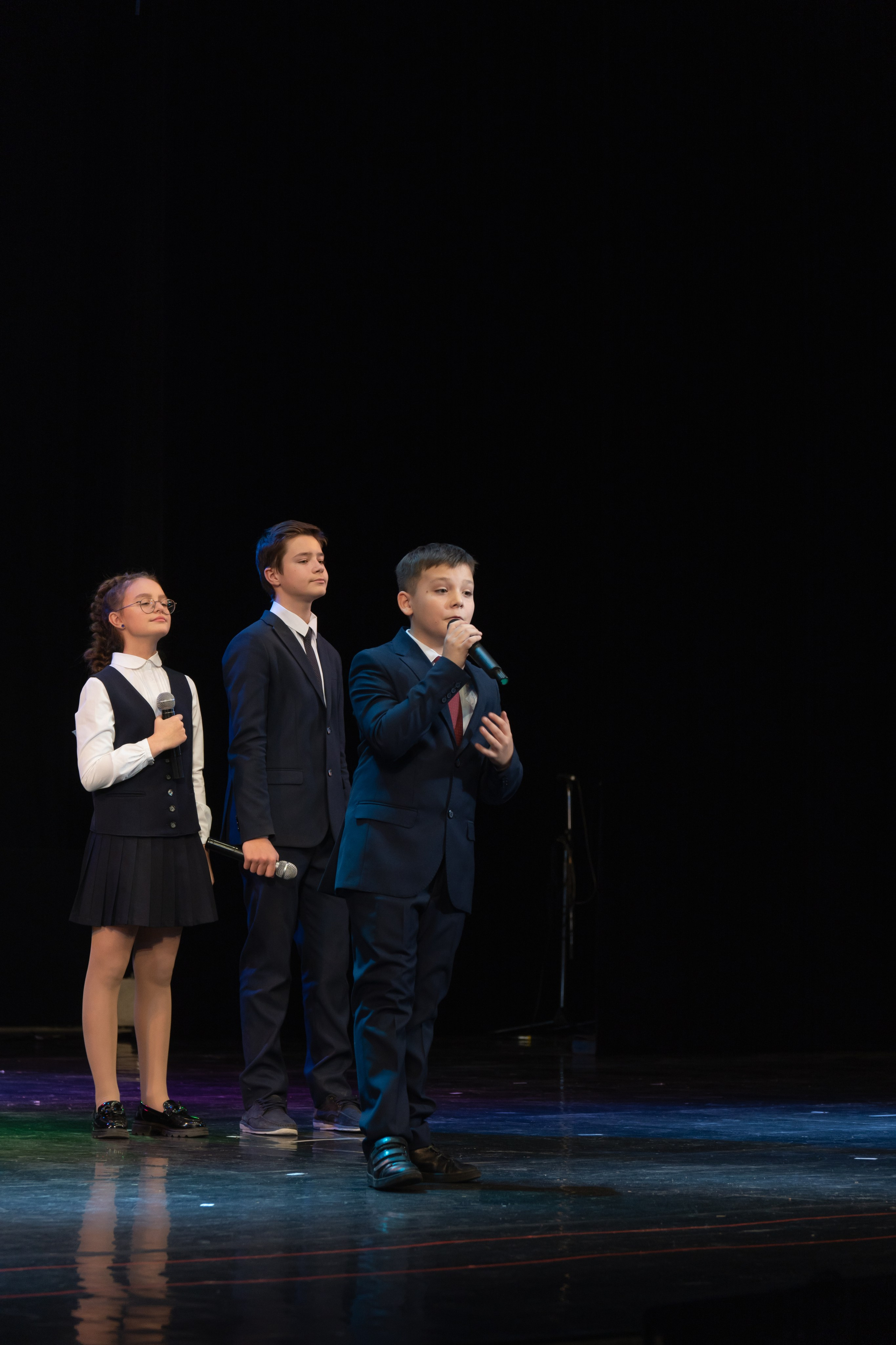 Музыкальный театр. Занимаюсь профессиональной фотографией и живу рядом с Байкалом. Работаю в разных жанрах