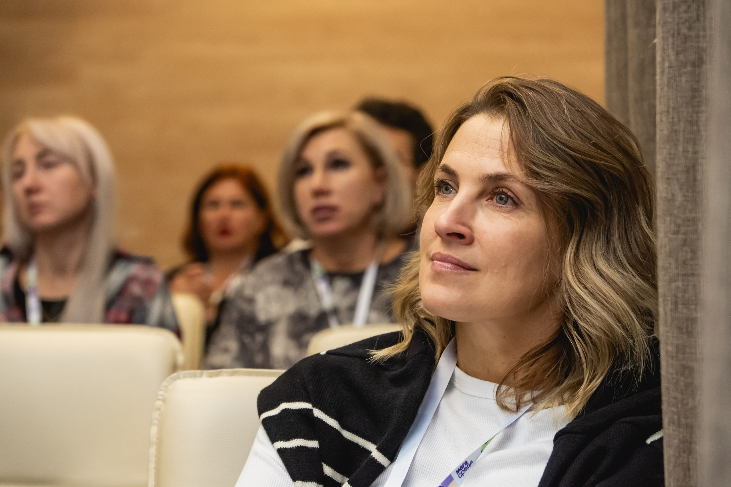 Мегасреда. Занимаюсь профессиональной фотографией и живу рядом с Байкалом. Работаю в разных жанрах