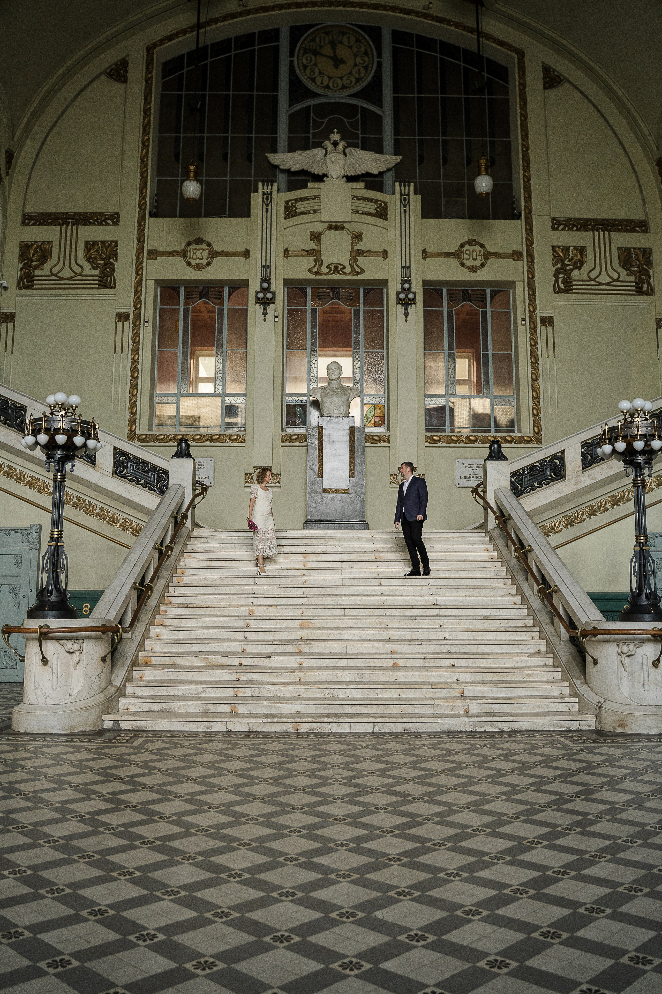 Свадебная фотосессия на Витебском вокзале. Свадебный и семейный фотограф в Пушкине и Санкт-Петербурге Мария Филиппова