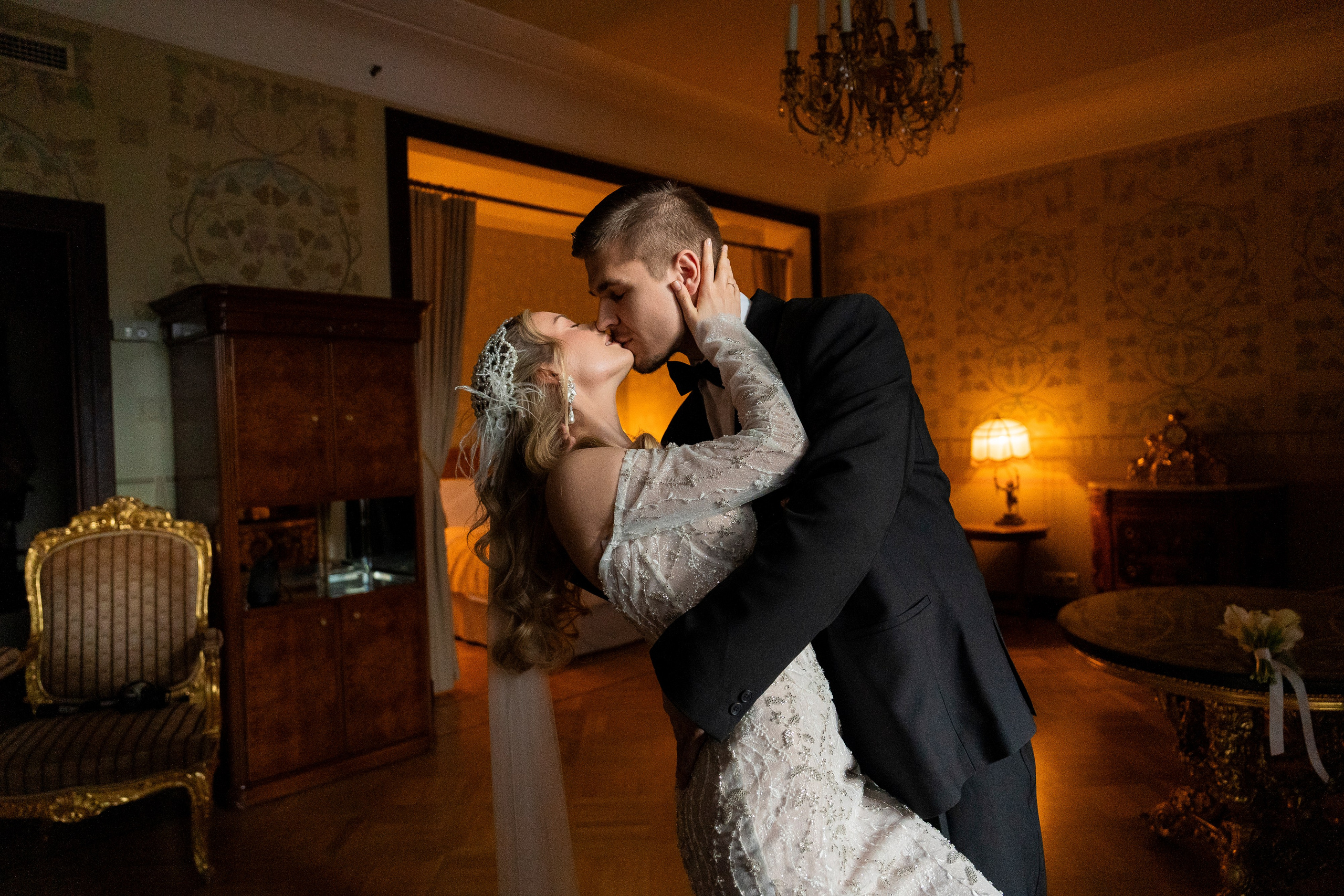 Свадебная фотосессия в отеле Метрополь. Свадебный фотограф в Москве Анна Полушина