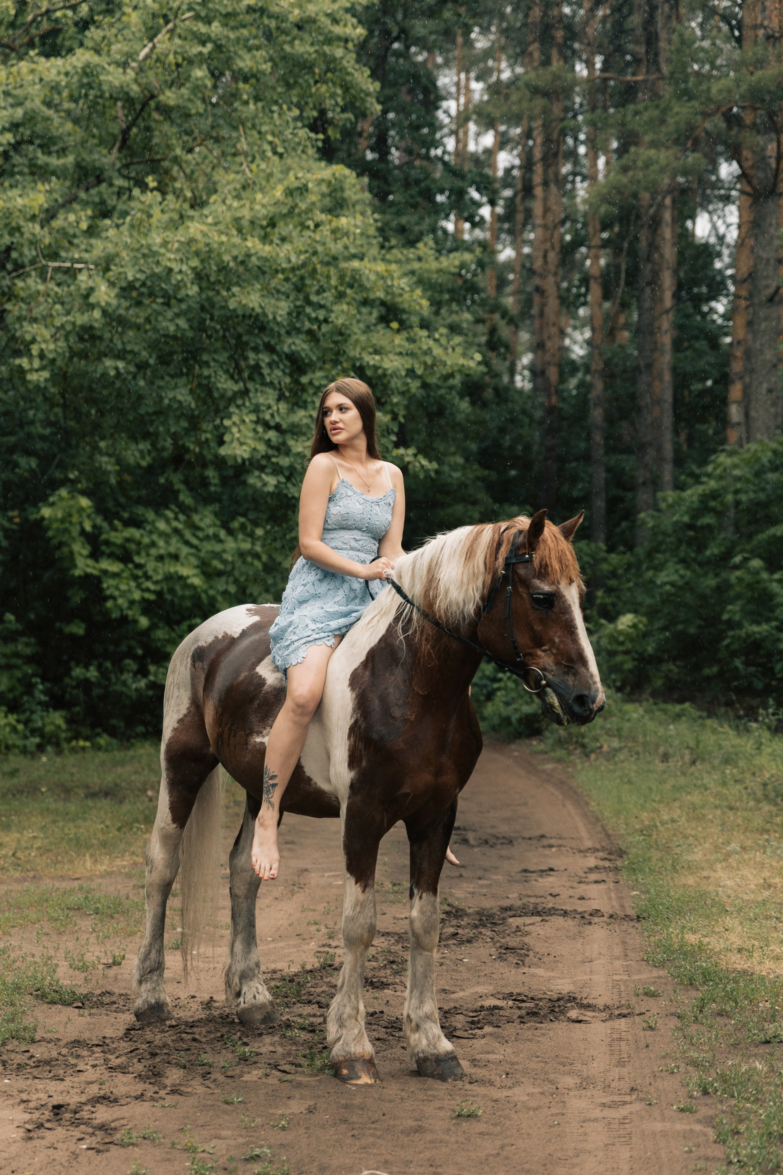 Съемка с лошадью под дождем. Семейный и конный фотограф в Краснодарском крае и Адыгее