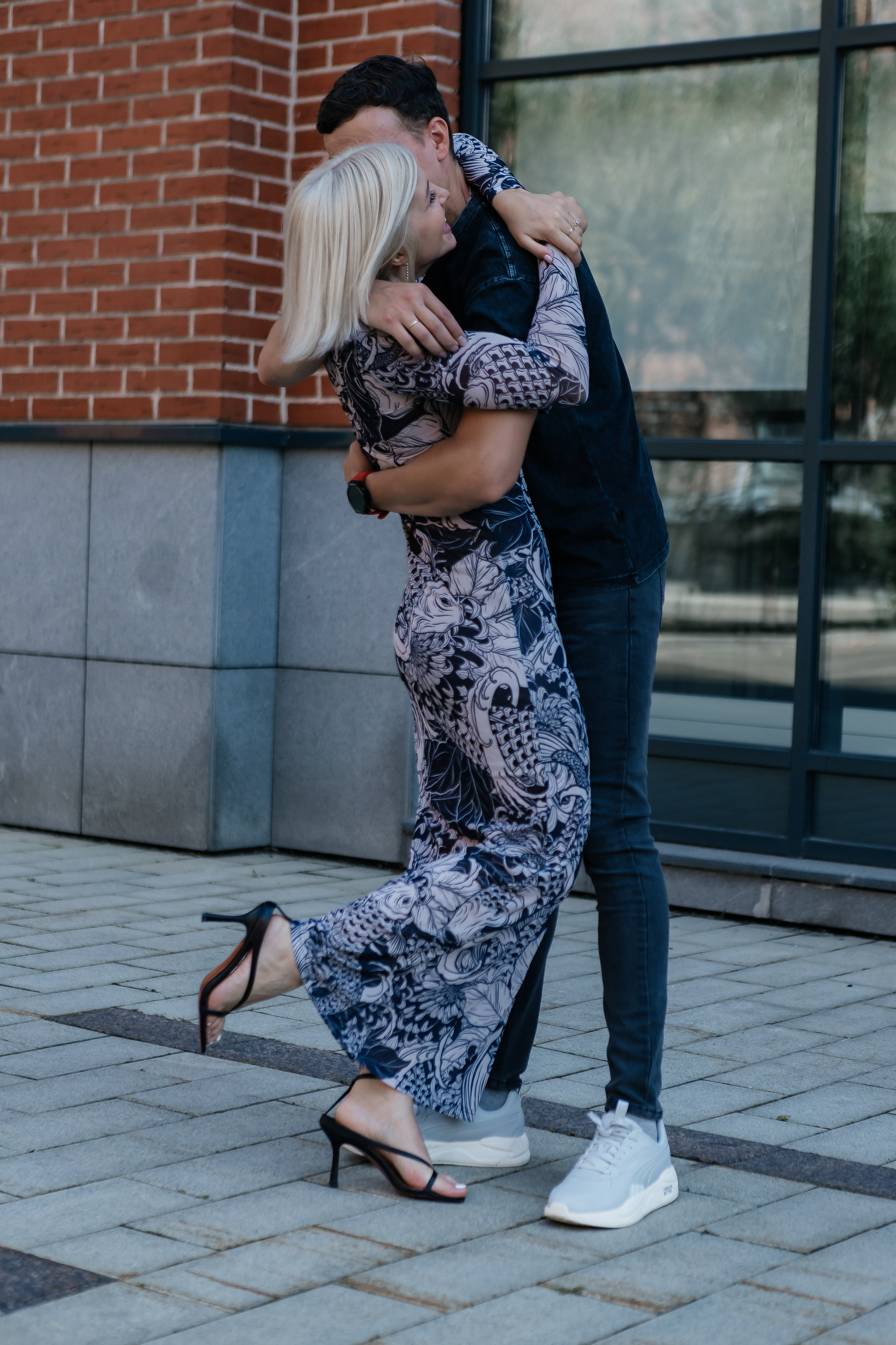 Фотопрогулка влюбленных среди современной архитектуры завода «Арма». Свадебный фотограф в Москве