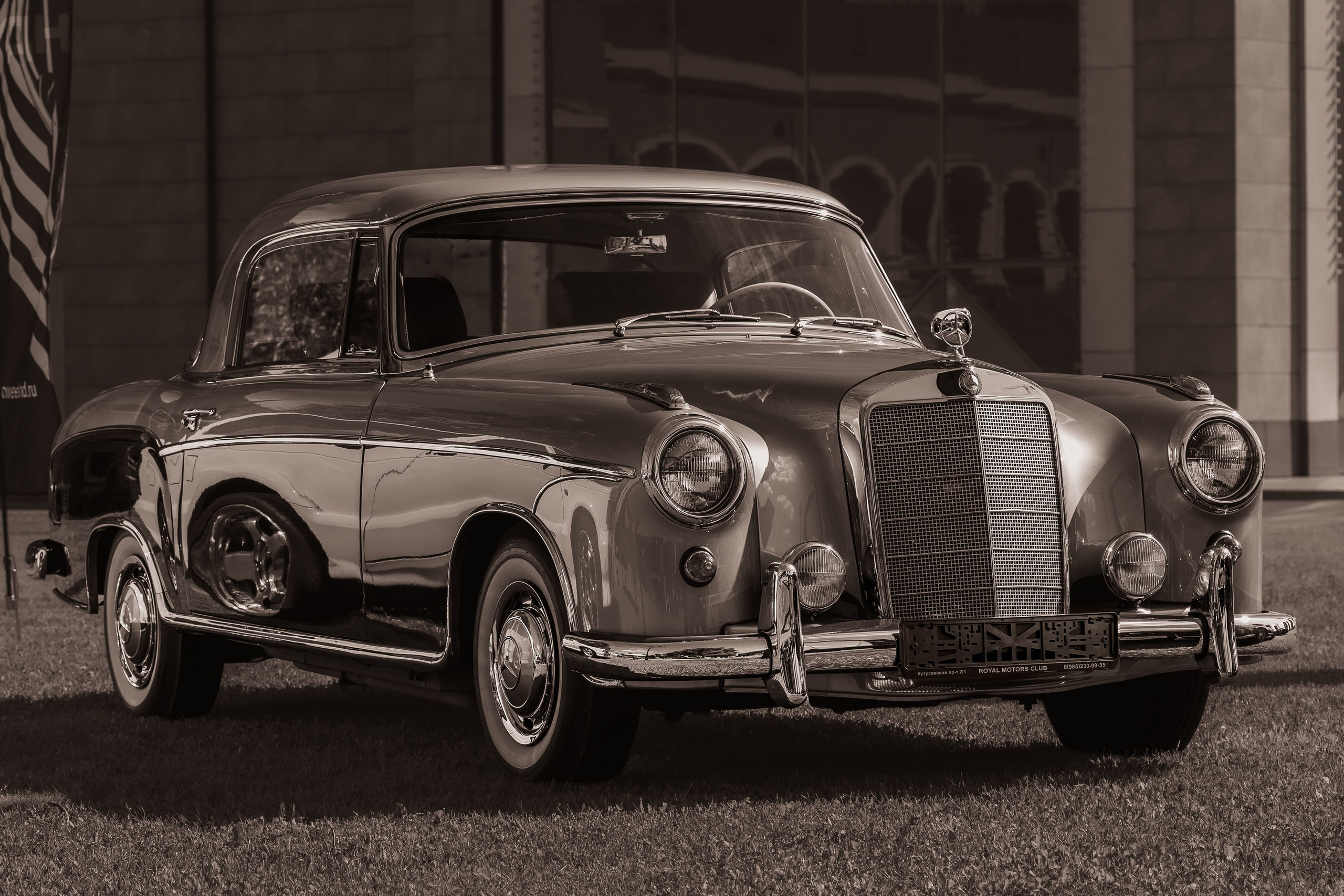 Mercedes-Benz Ponton Coupé в монохромной винтажной обработке