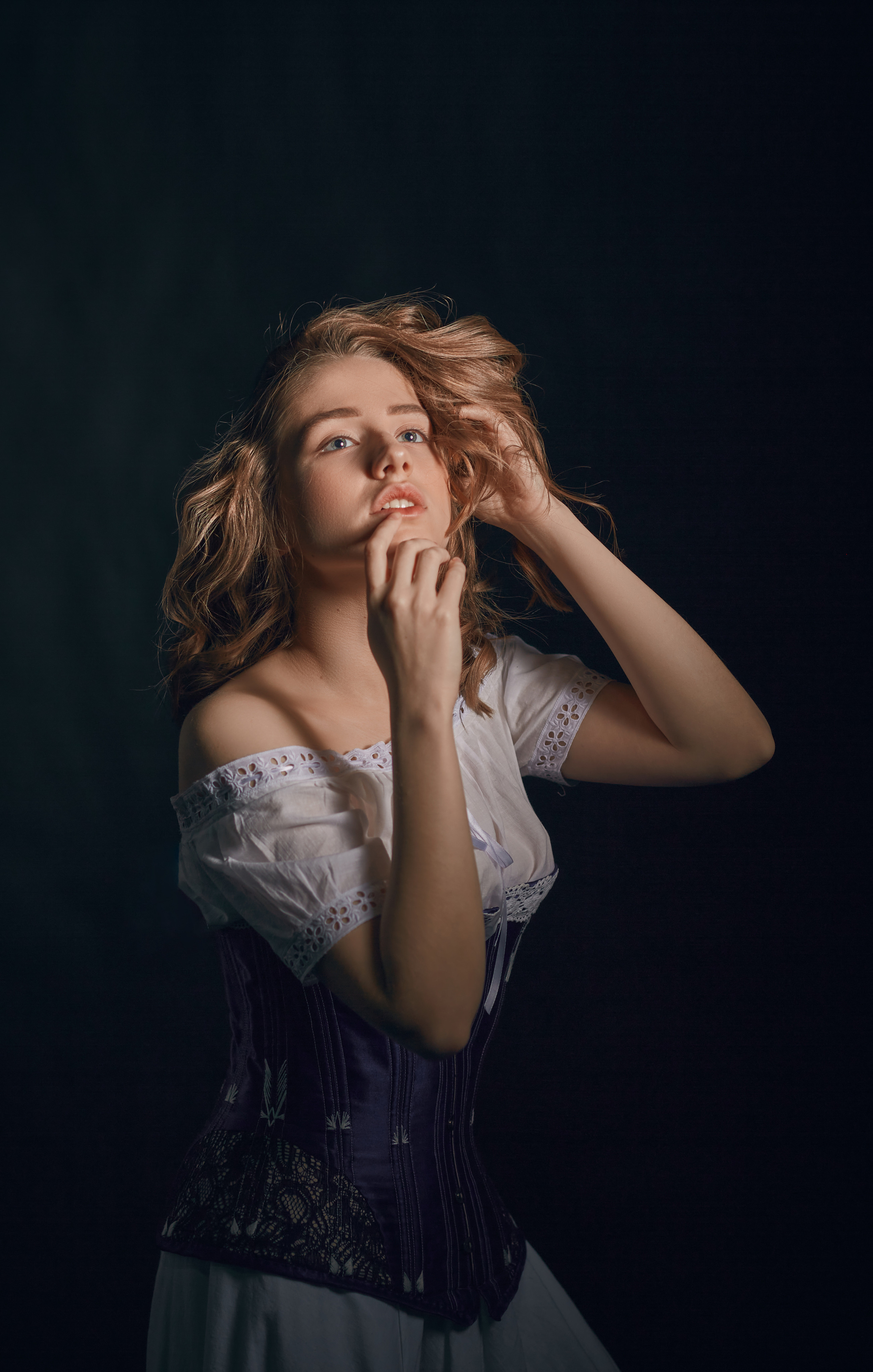 Лиза с яблоком. Свадебный фотограф, портретный фотограф в Москве и Саратове Оксана Анциферова