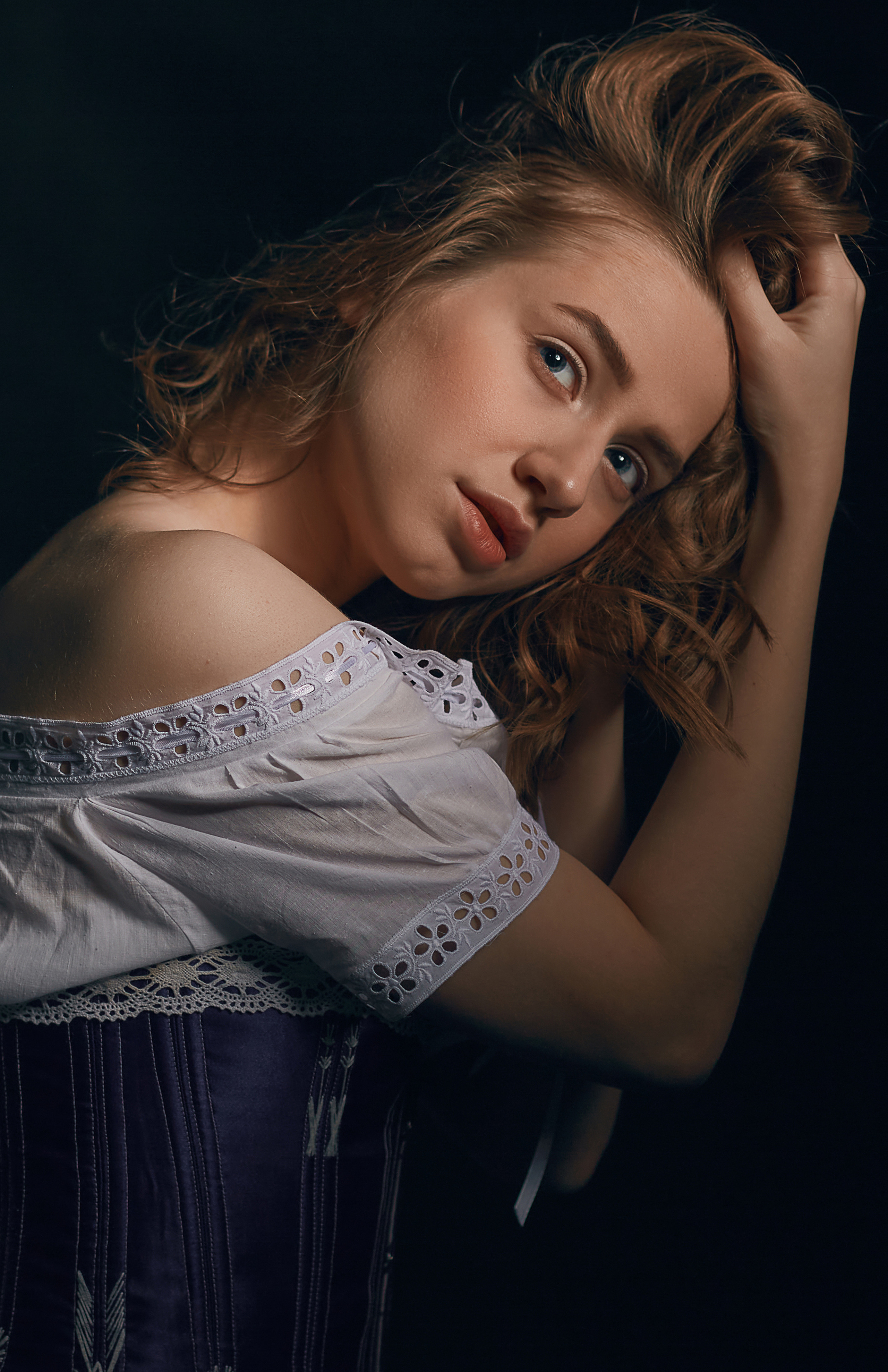 Лиза с яблоком. Свадебный фотограф, портретный фотограф в Москве и Саратове Оксана Анциферова