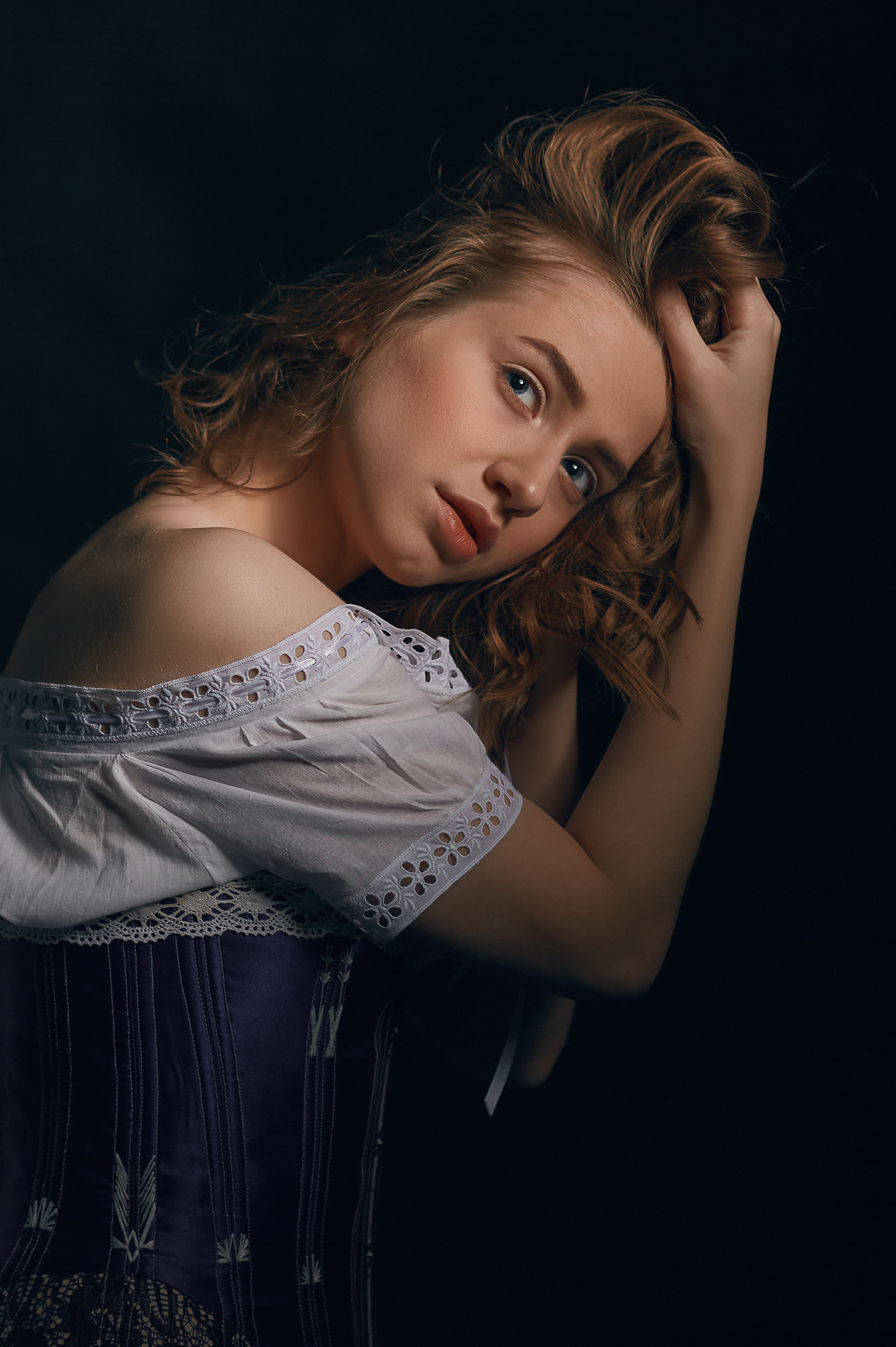 Лиза с яблоком. Свадебный фотограф, портретный фотограф в Москве и Саратове Оксана Анциферова