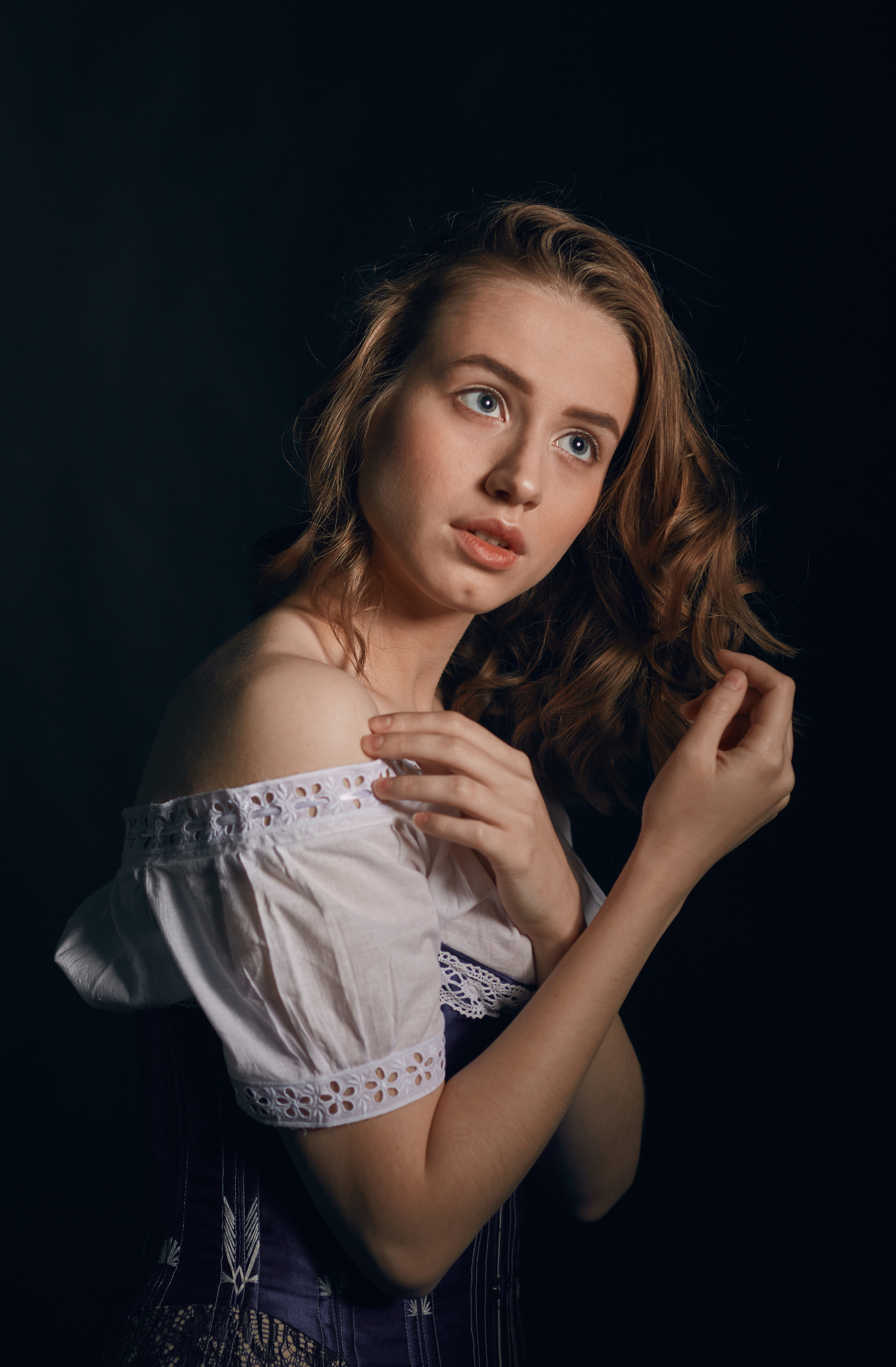 Лиза с яблоком. Свадебный фотограф, портретный фотограф в Москве и Саратове Оксана Анциферова