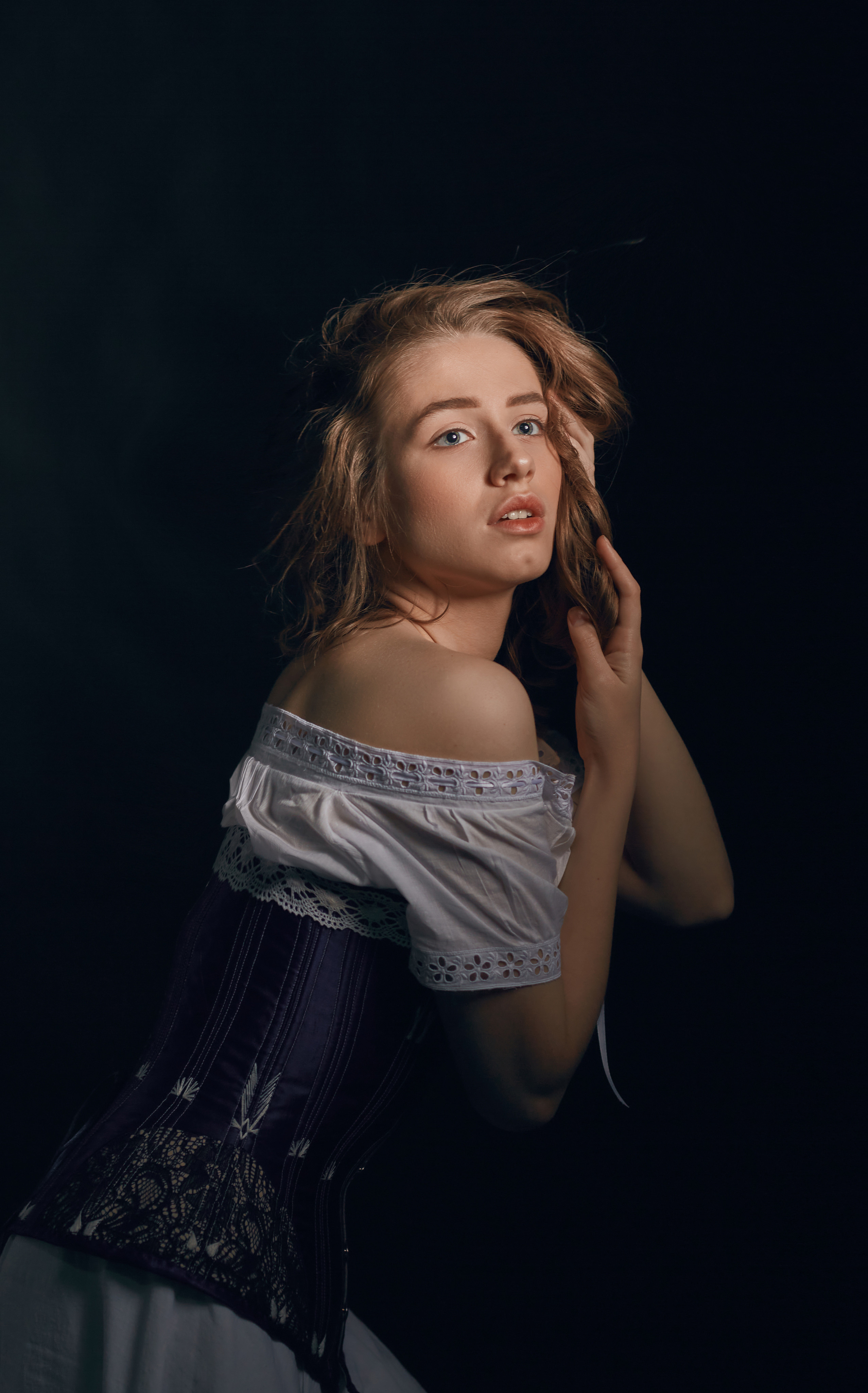 Лиза с яблоком. Свадебный фотограф, портретный фотограф в Москве и Саратове Оксана Анциферова