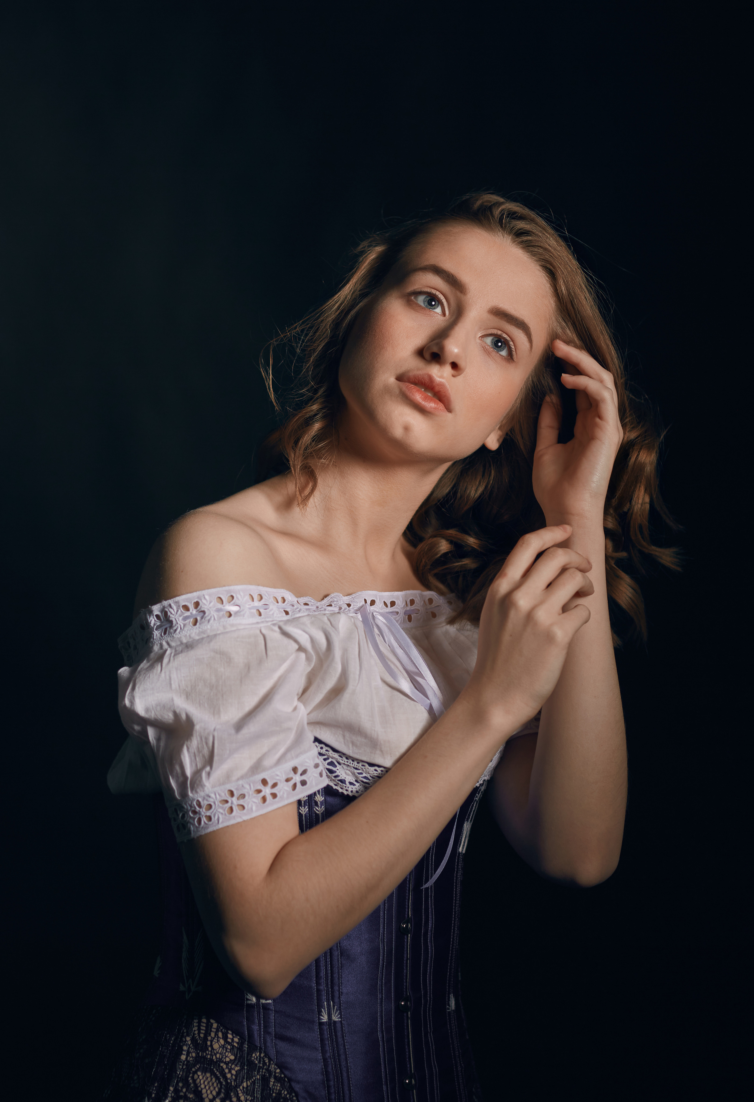 Лиза с яблоком. Свадебный фотограф, портретный фотограф в Москве и Саратове Оксана Анциферова