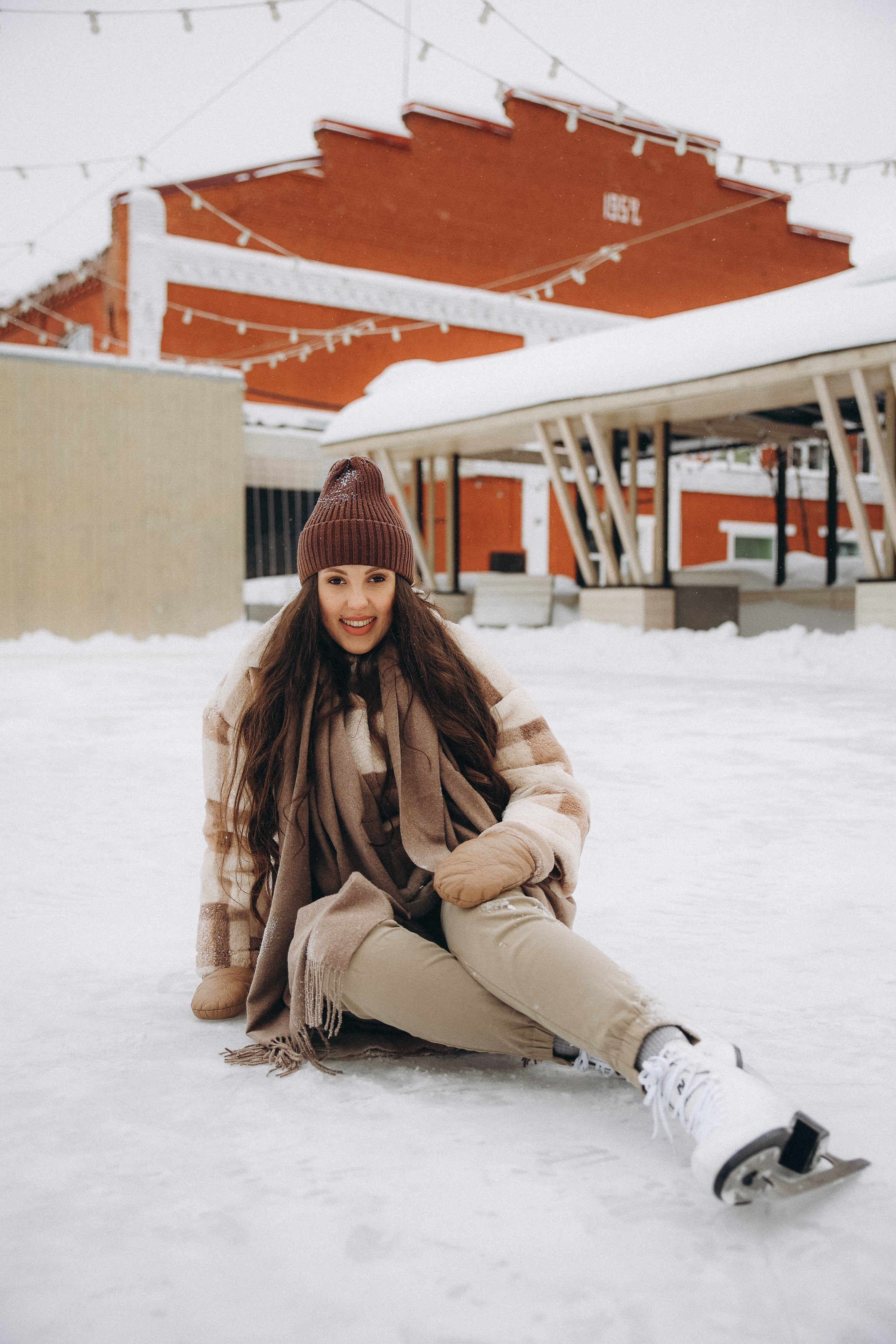 Зимняя фотосессия на катке фотосессия на коньках. Фотограф Владимир Москва