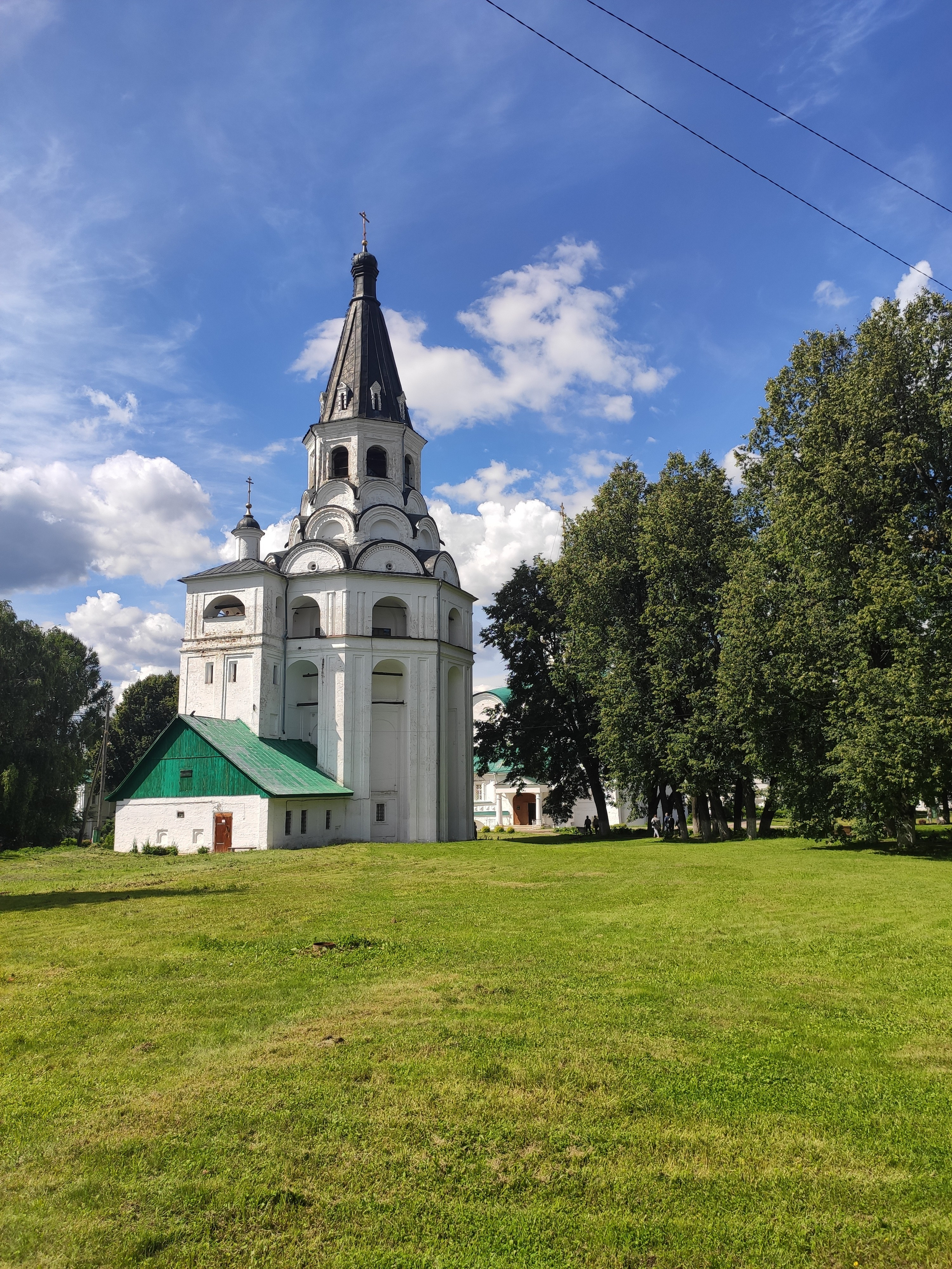Распятская церковь Александровского кремля - старейшей загородной резиденции московских государей. 