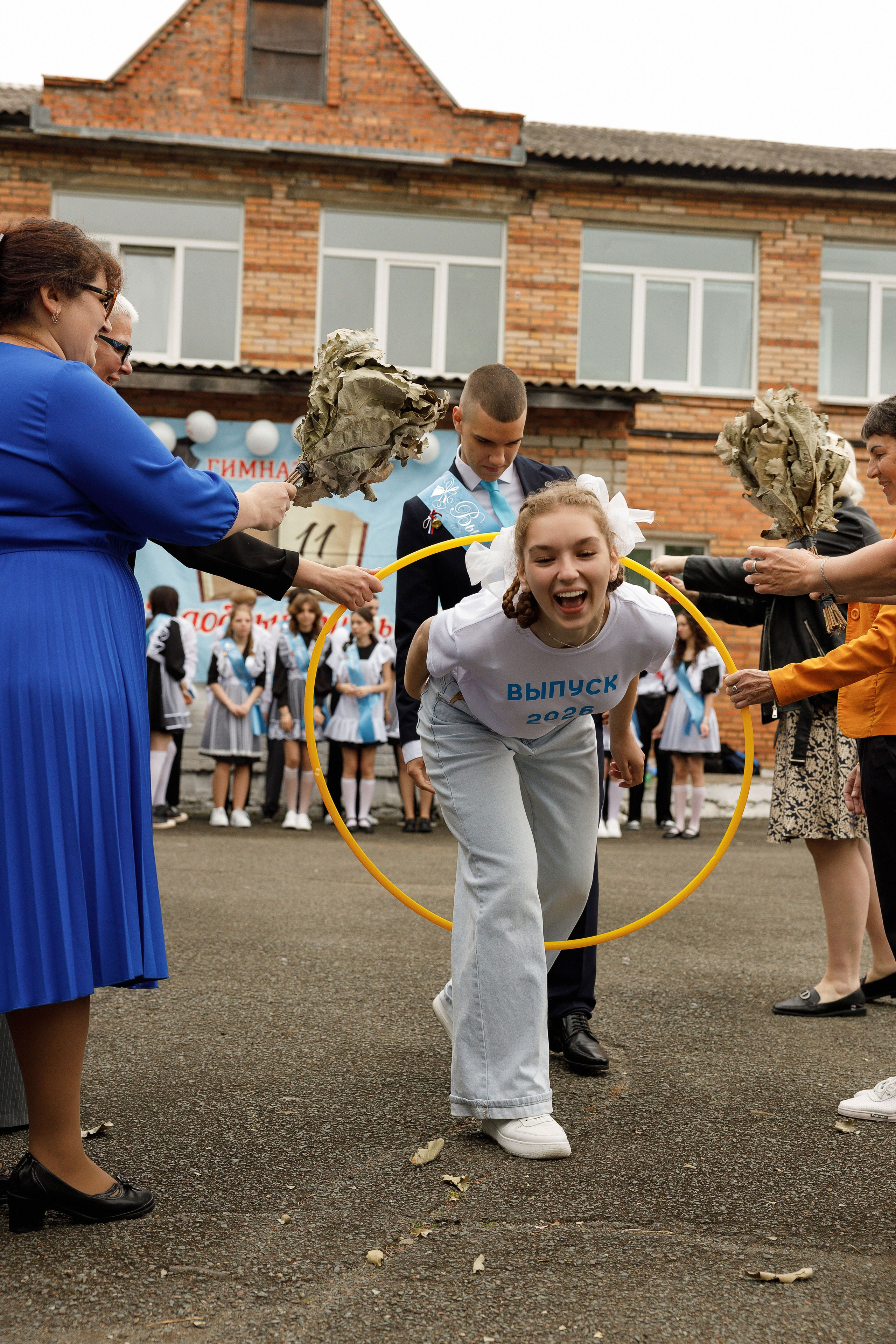Последний звонок Гимназия Артем. Photoalbum-vl.ru