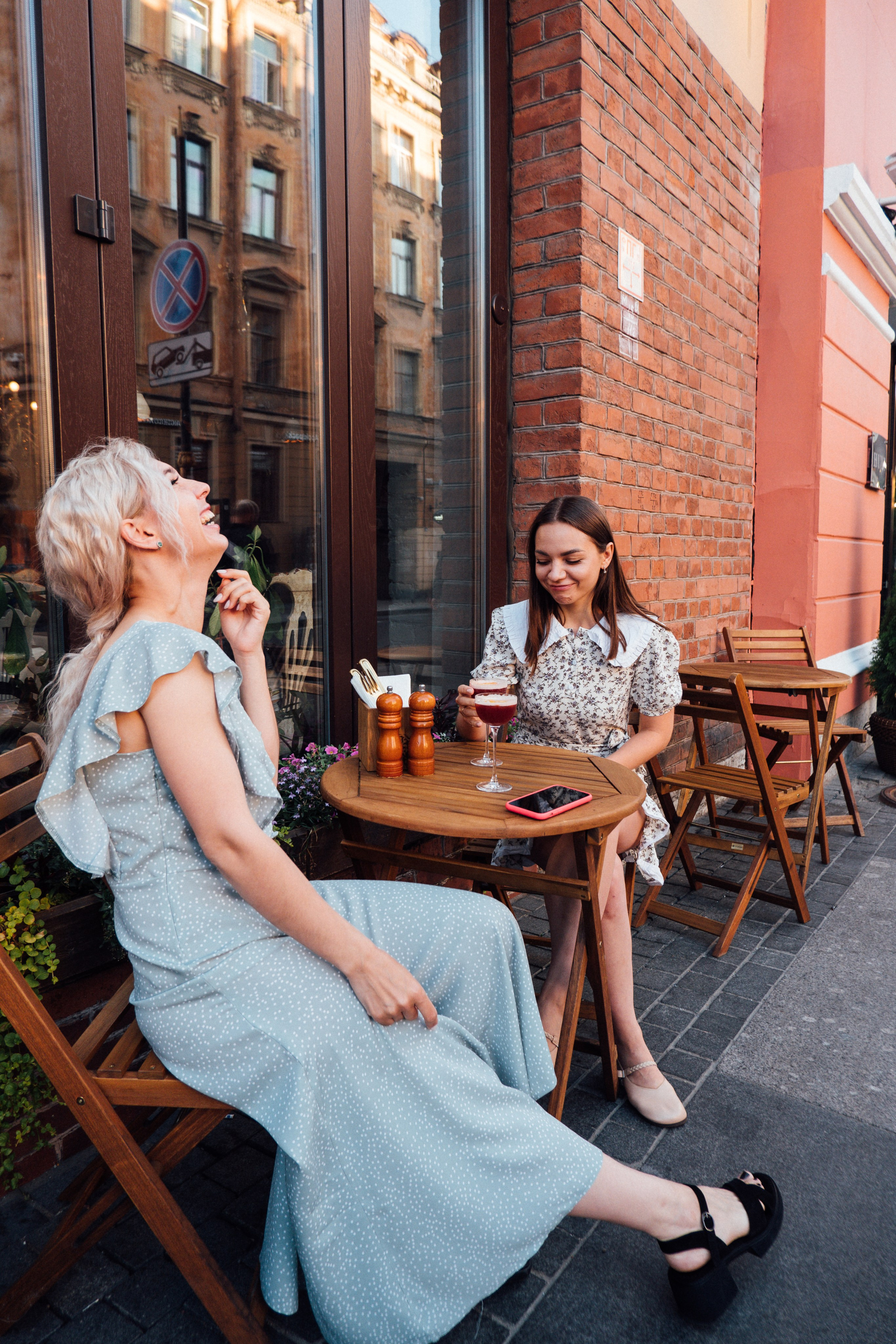 Встреча подруг. Репортажный фотограф в Санкт-Петербурге. Фотограф на мероприятие в СПБ