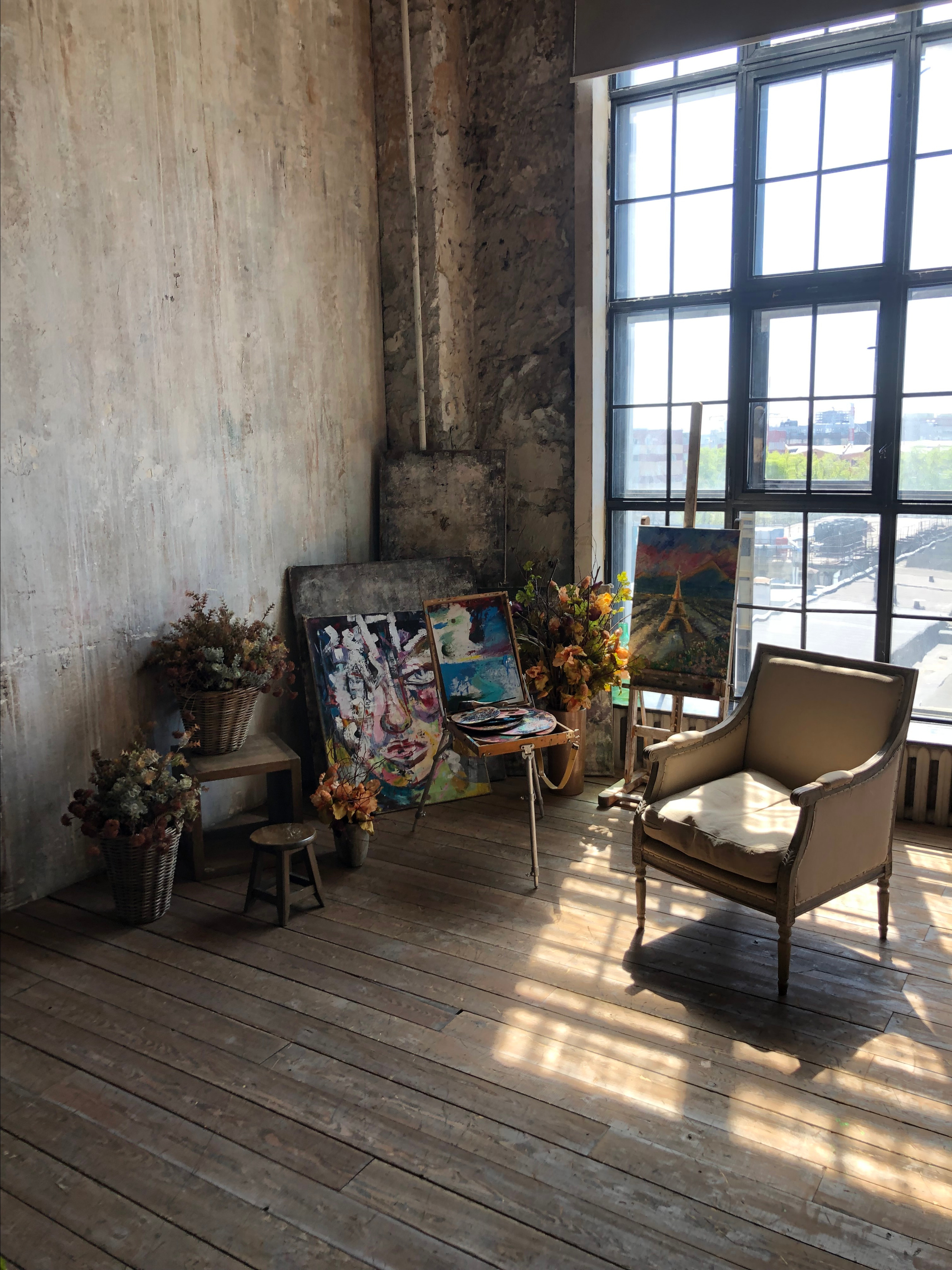 Location 4. Official website of the international art model Naya