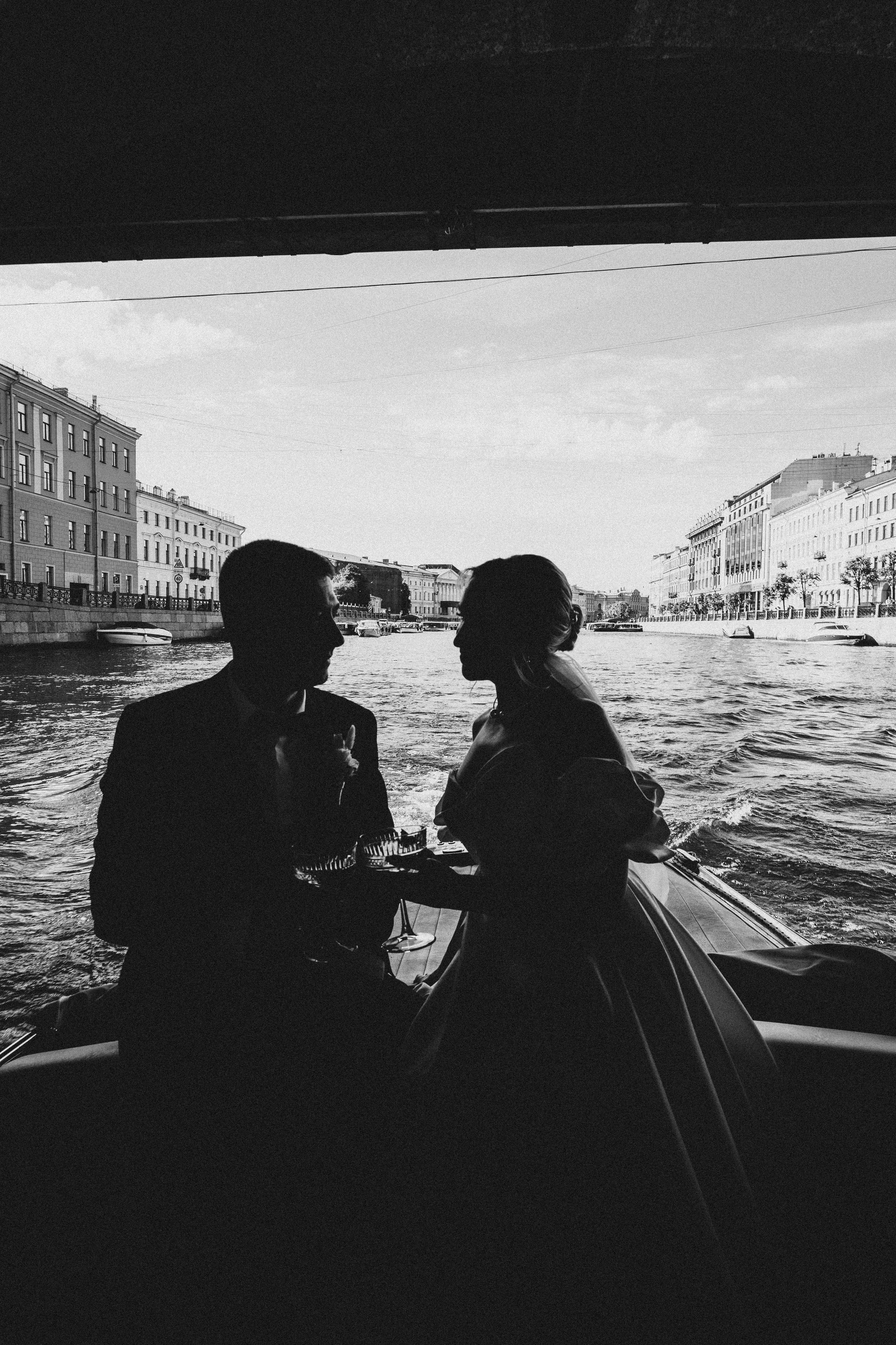 СВАДЕНБНАЯ СЬЕМКА НА КАТЕРЕ ПО КАНАЛАМ САНКТ-ПЕТЕРБУРГА И В АКВАТОРИИ НЕВЫ. Профессиональный фотограф, Санкт-Петербург — Виктория Богомолова