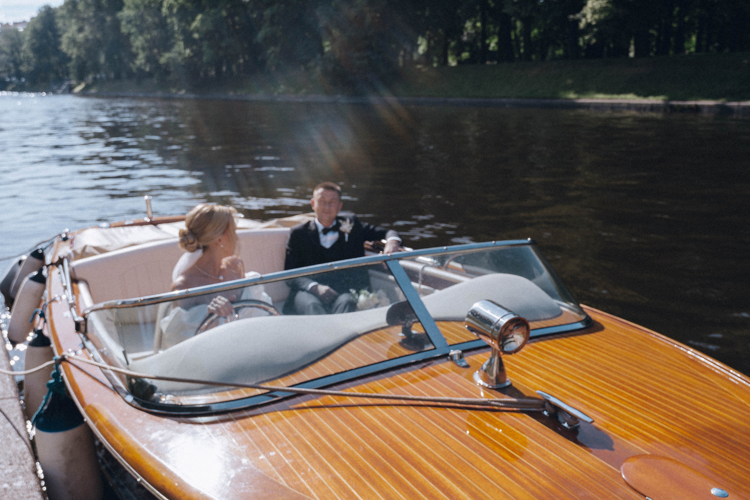 СВАДЕНБНАЯ СЬЕМКА НА КАТЕРЕ ПО КАНАЛАМ САНКТ-ПЕТЕРБУРГА И В АКВАТОРИИ НЕВЫ. Профессиональный фотограф, Санкт-Петербург — Виктория Богомолова