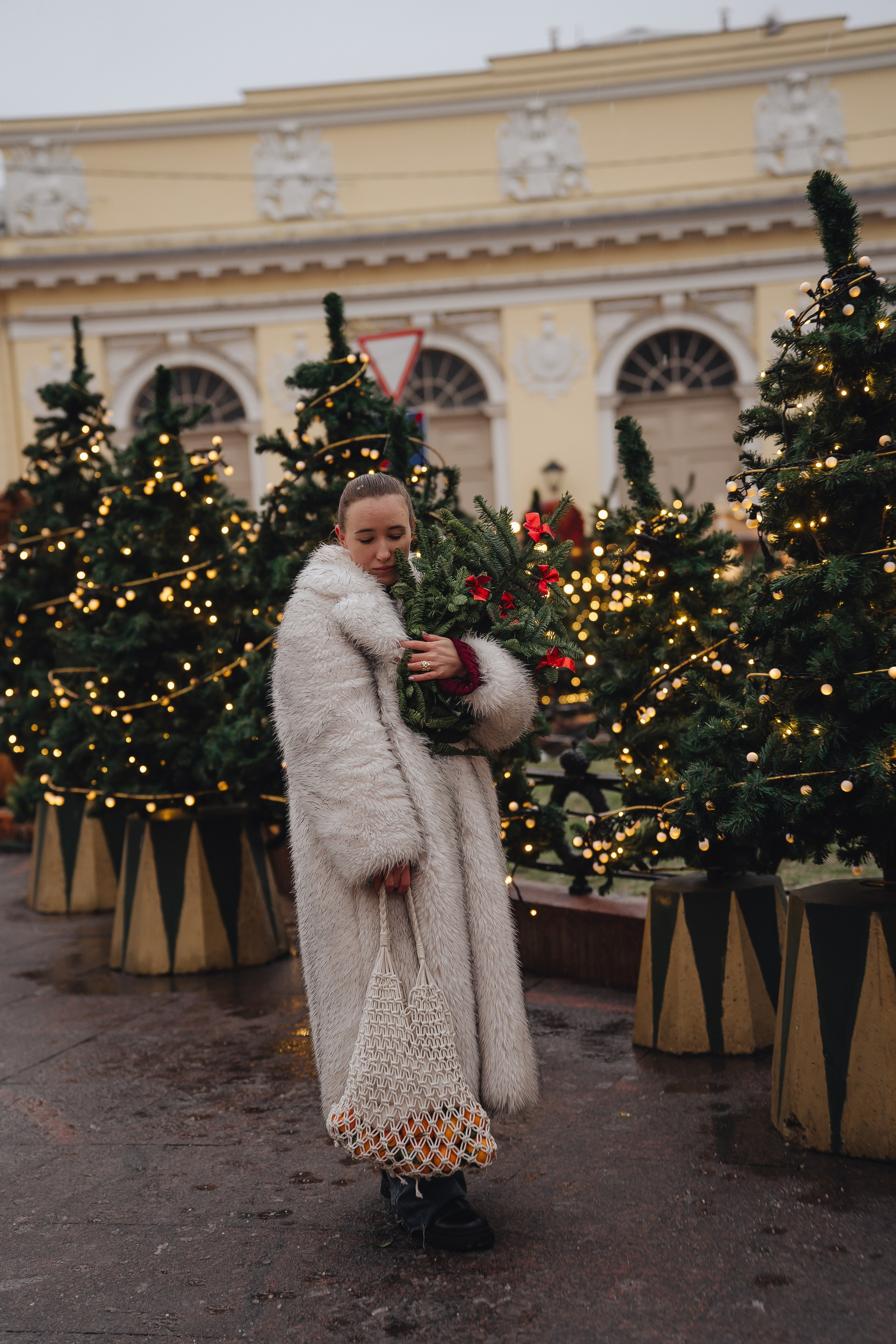 ПРОГУЛКА НА МАНЕЖНОЙ ПЛОЩАДИ ДЛЯ ДЕВУШКИ ПЕРЕД НОВЫМ ГОДОМ (НОВОГОДНЯЯ ФОТОСЕССИИЯ НА МАНЕЖНОЙ ПЛОЩАДИ). Профессиональный фотограф, Санкт-Петербург — Виктория Богомолова