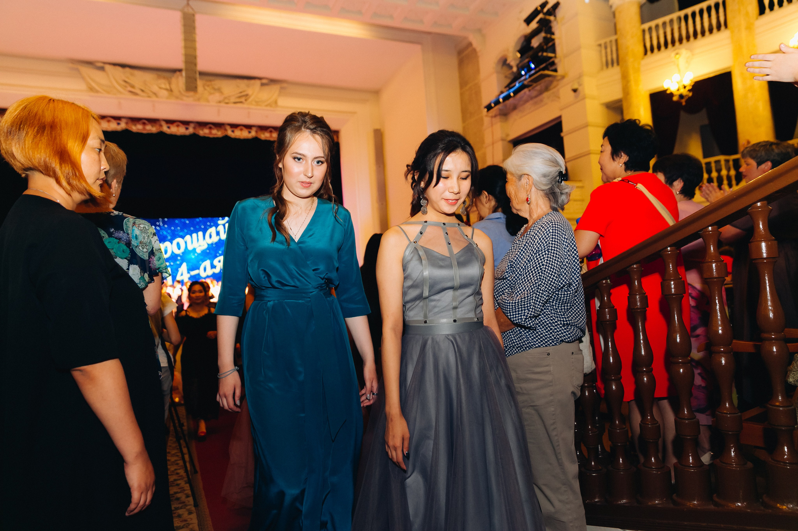 Вручение аттестатов 14 Гимназия. Свадебный и семейный фотограф в Улан-Удэ