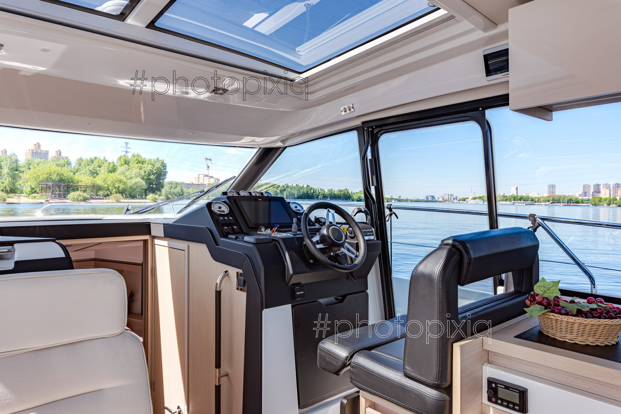 Фотосъёмка яхты Jeanneau NC 33 для брокера. Интерьерная съёмка и виртуальные туры — Интерьерный фотограф Кузнецов Сергей (photopixiq)