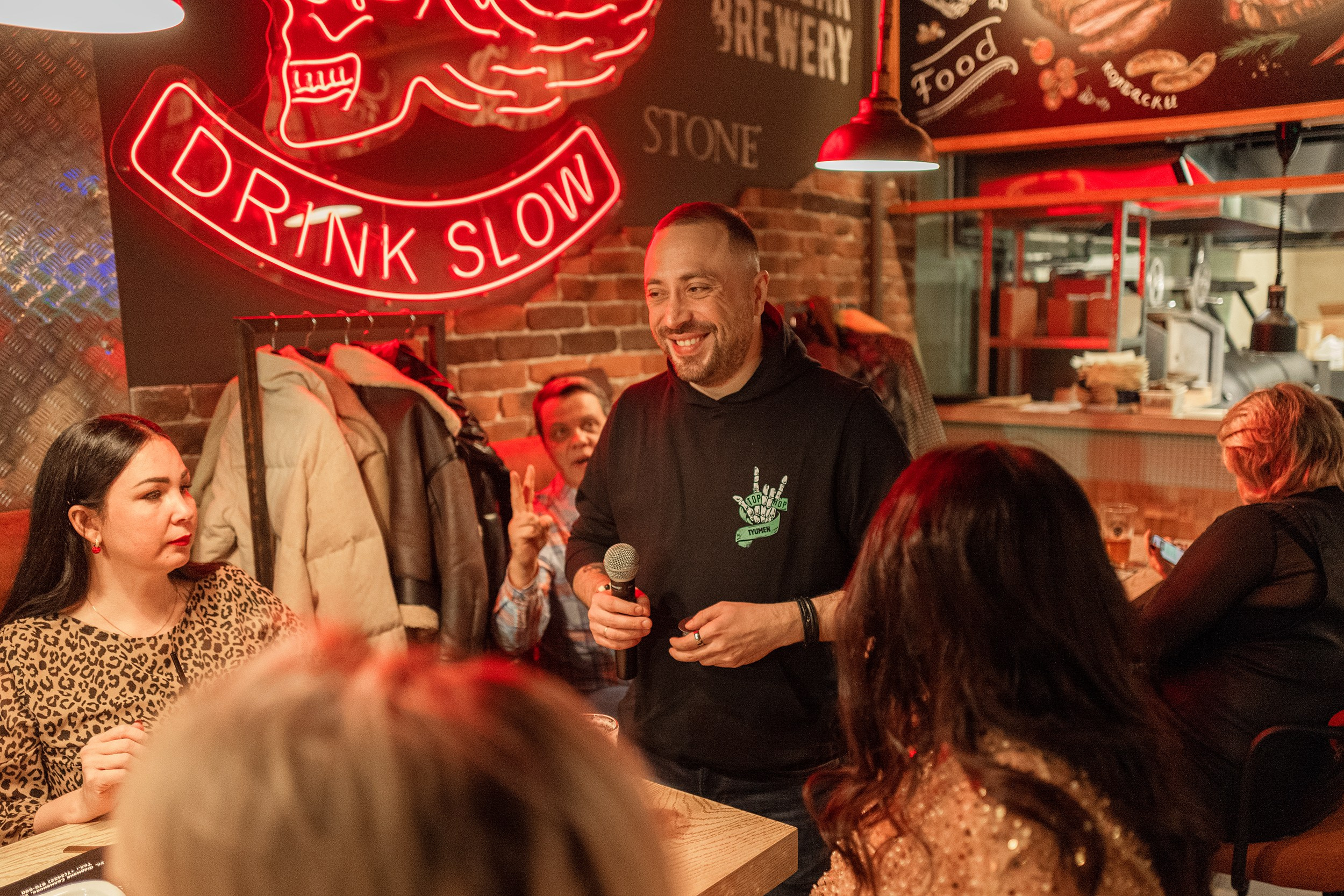 Открытие Бара Top-Hop на улице Фармана Салтанова 06.12.24. Фотограф Тюмень