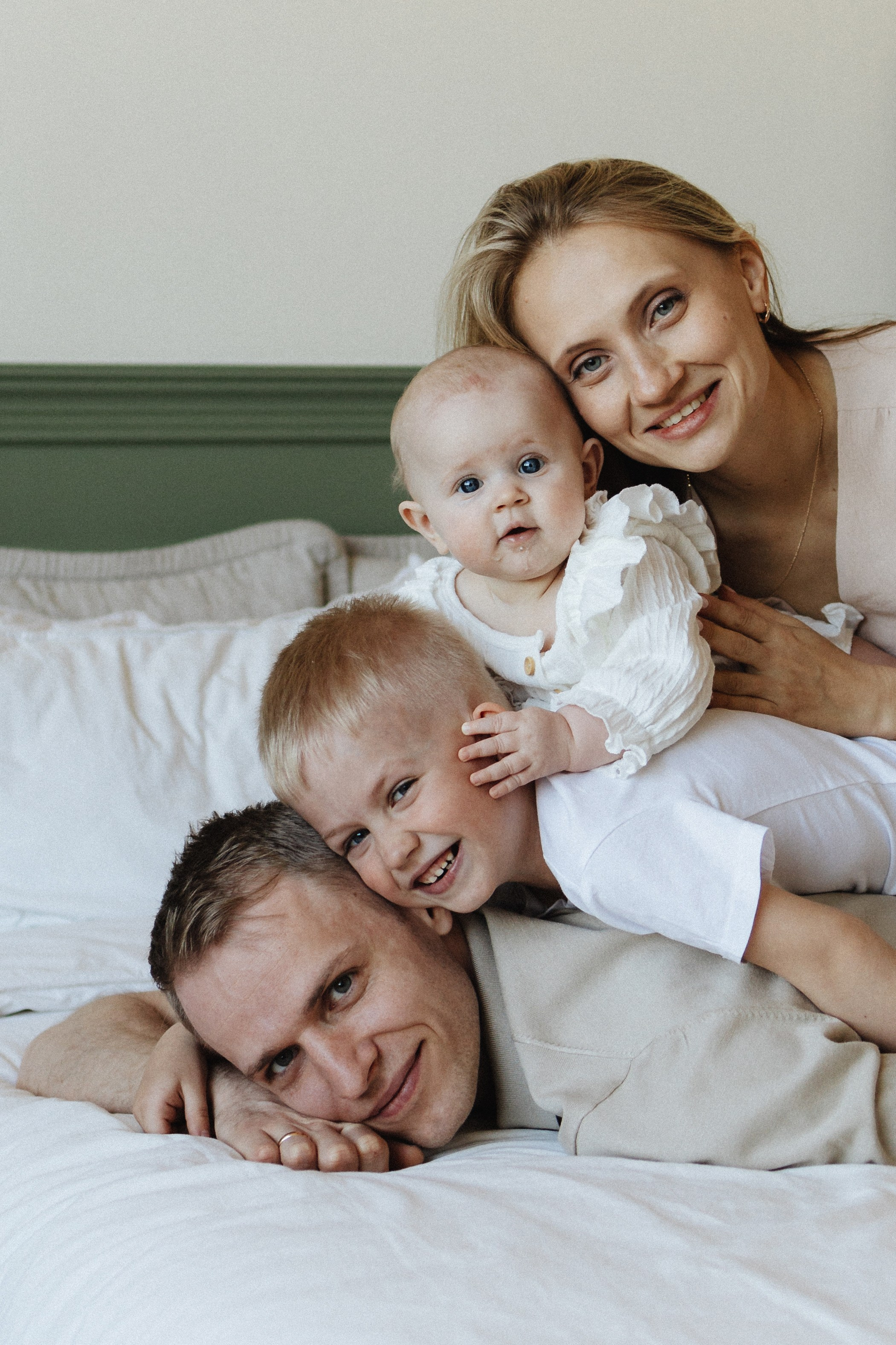 СЕМЬЯ студийная. СЕМЕЙНЫЙ фотограф Краснодар Анастасия Михайлова