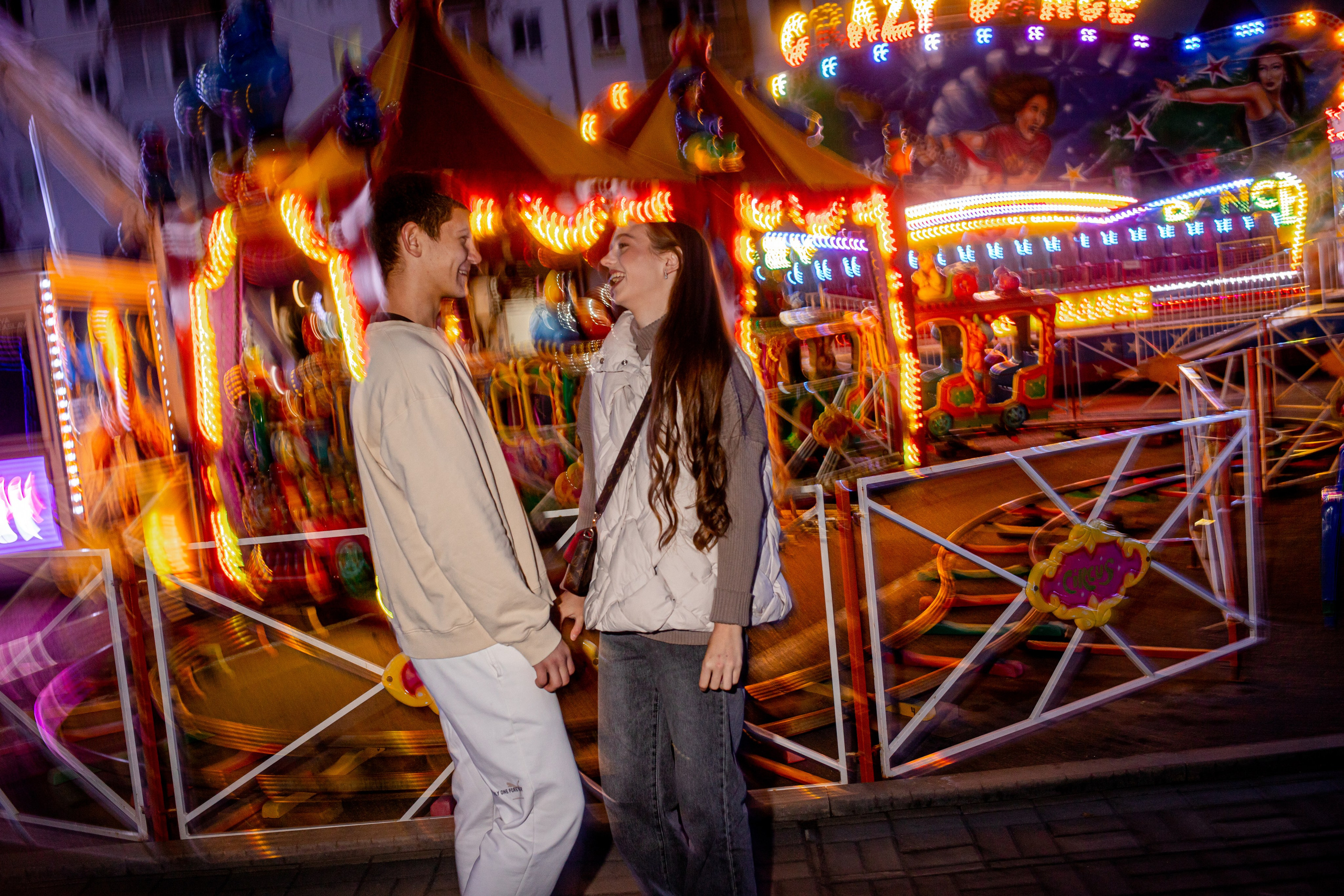 Любовь в парке аттракционов. Свадебный фотограф Кропоткин Краснодар