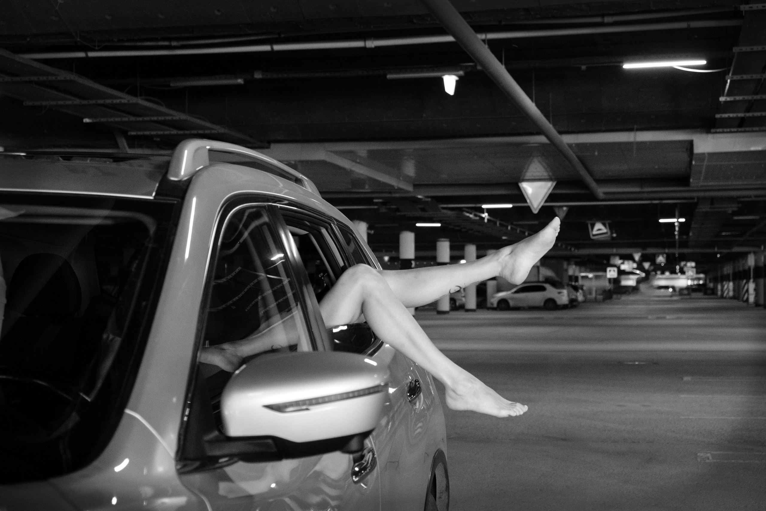 На парковке. Женский фотограф в Новосибирске Вячеслав Семакин