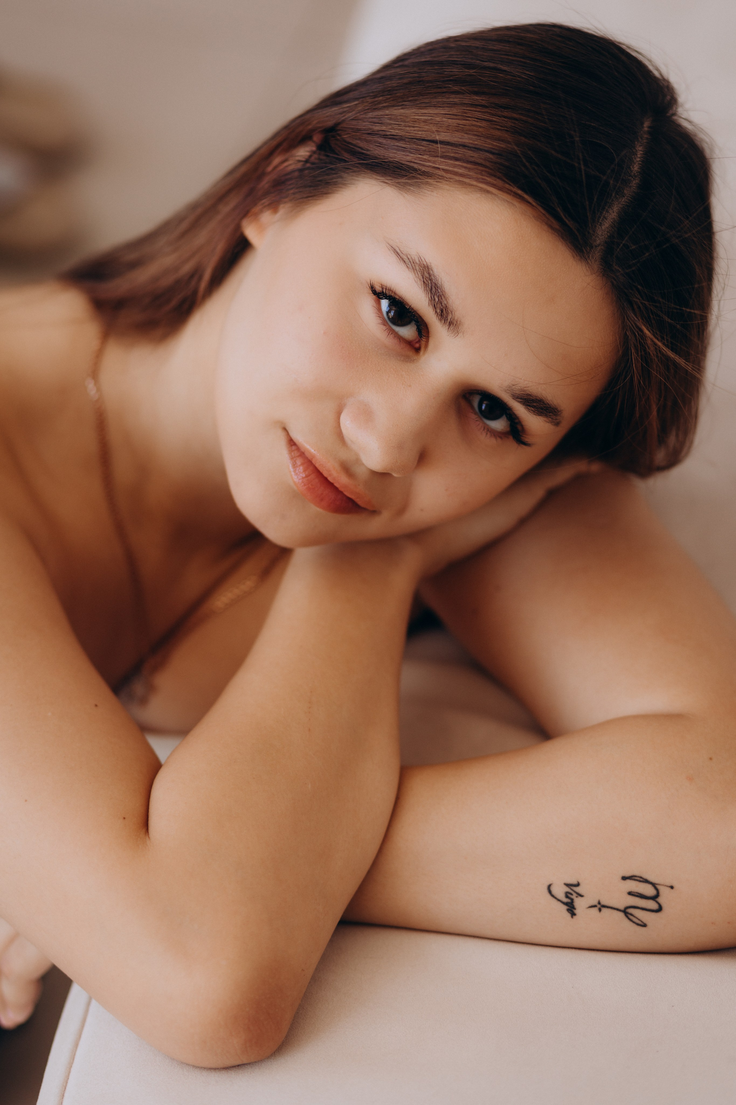 Фотосессия для контента салона красоты Бровико. Фотограф в Санкт-Петербурге Разиля Идиятуллина