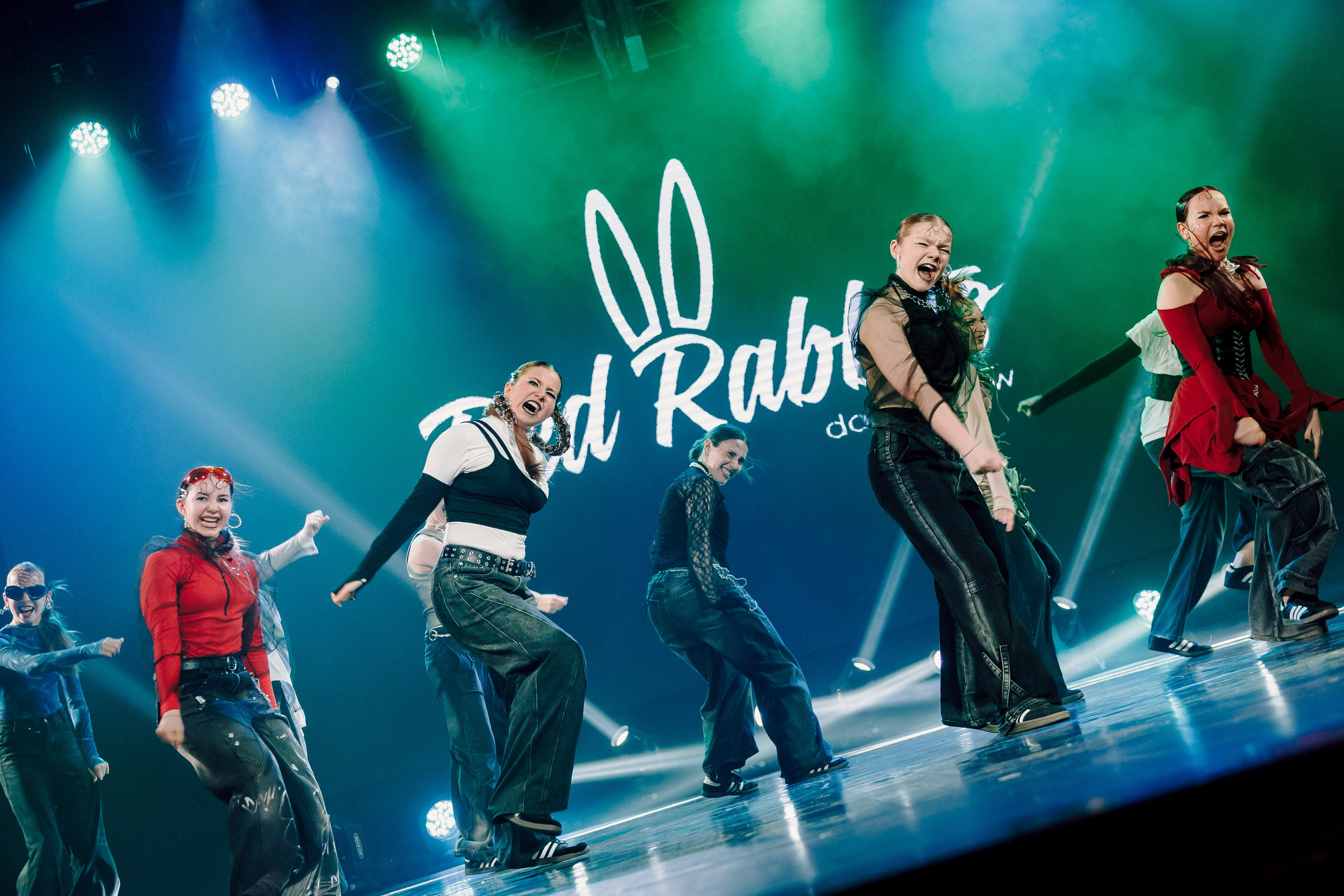 Отчётный концерт танцевальной школы «Red Rabbits» 2025. Лёшка Варзегов — фотограф