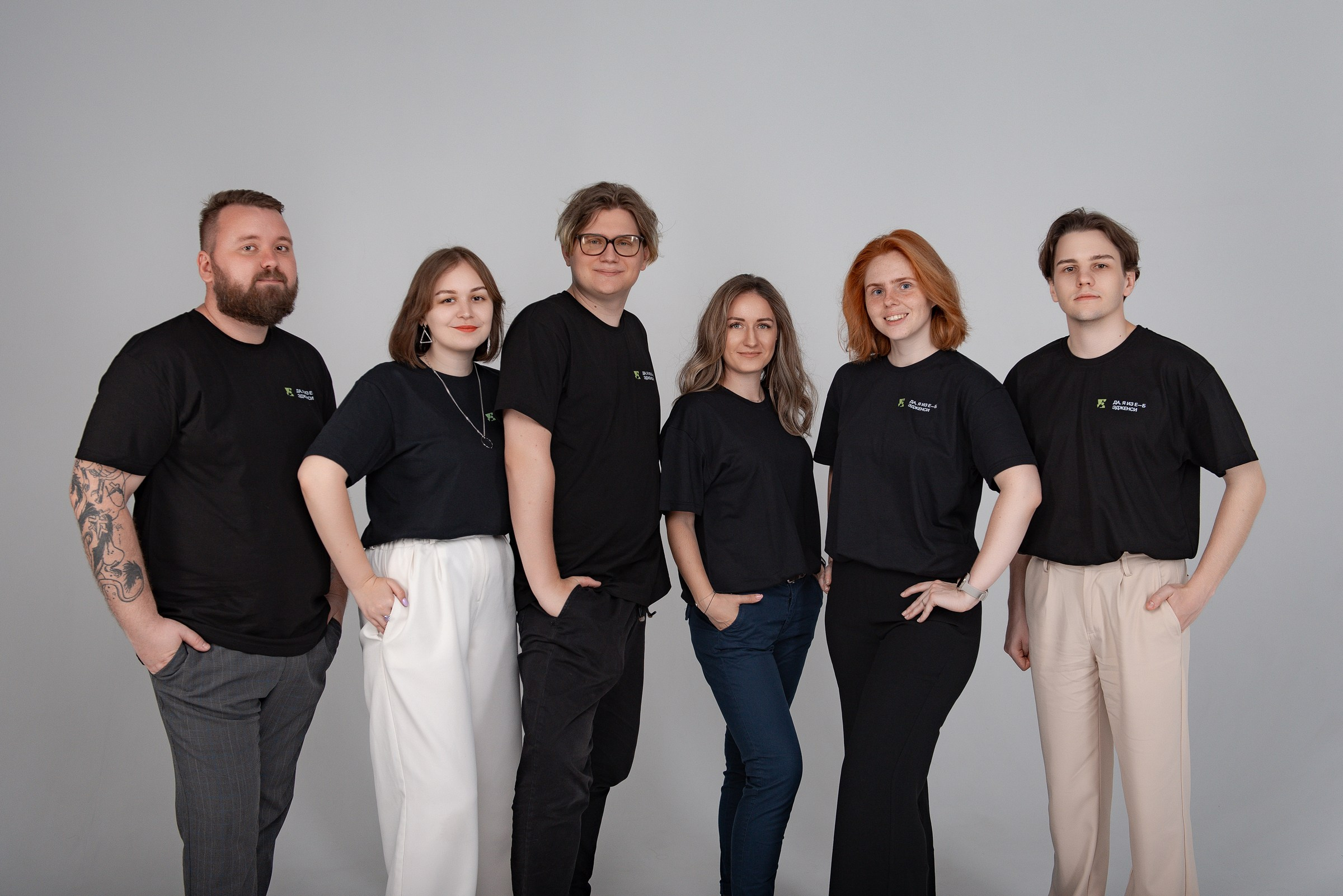 Съёмка сотрудников для сайта, портретная съёмка на чёрном или белом фоне, контент съёмка