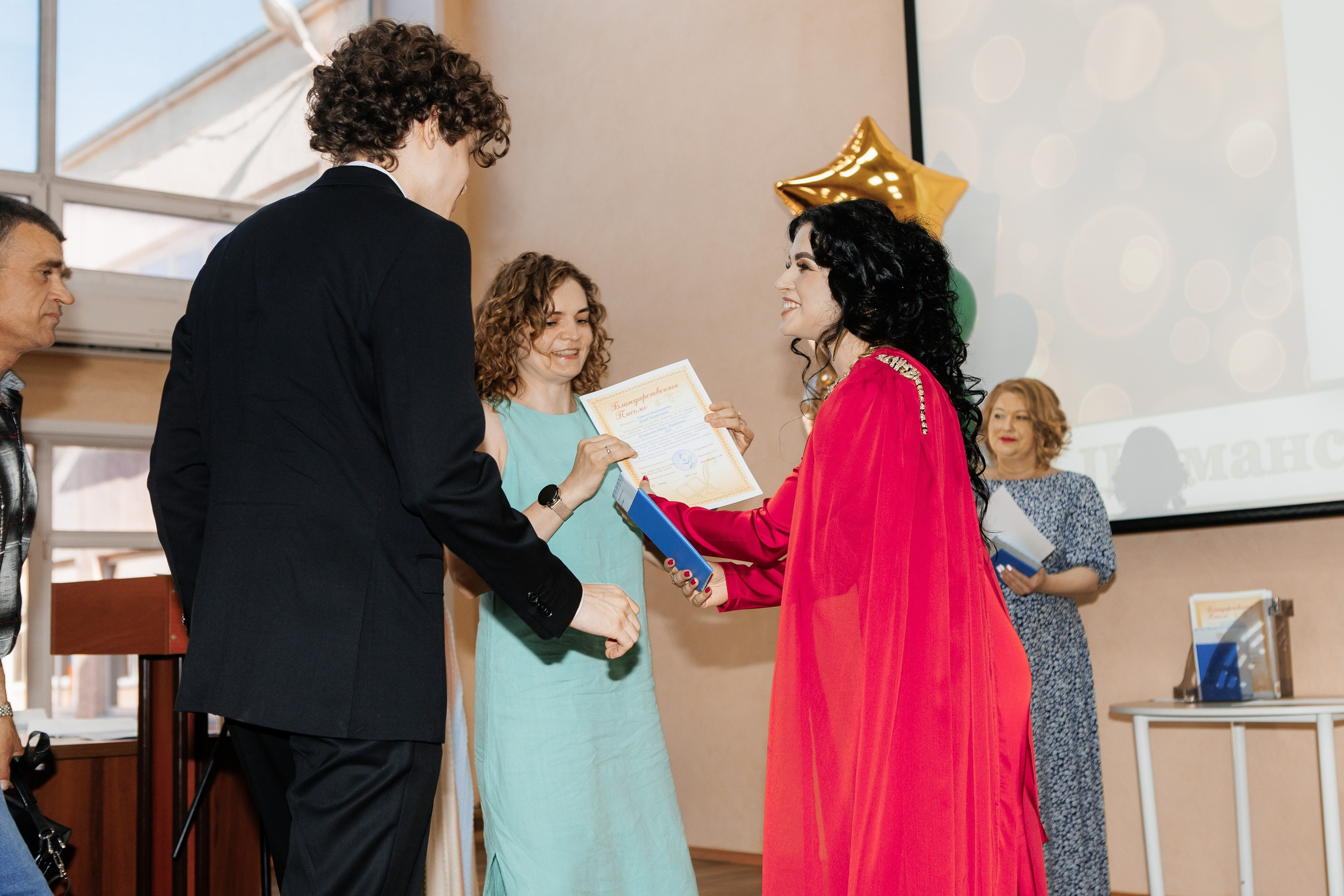 Выпускной Гимназия 12 2024 г. Свадебный и портретный Фотограф в Липецке Дмитрий Котюков