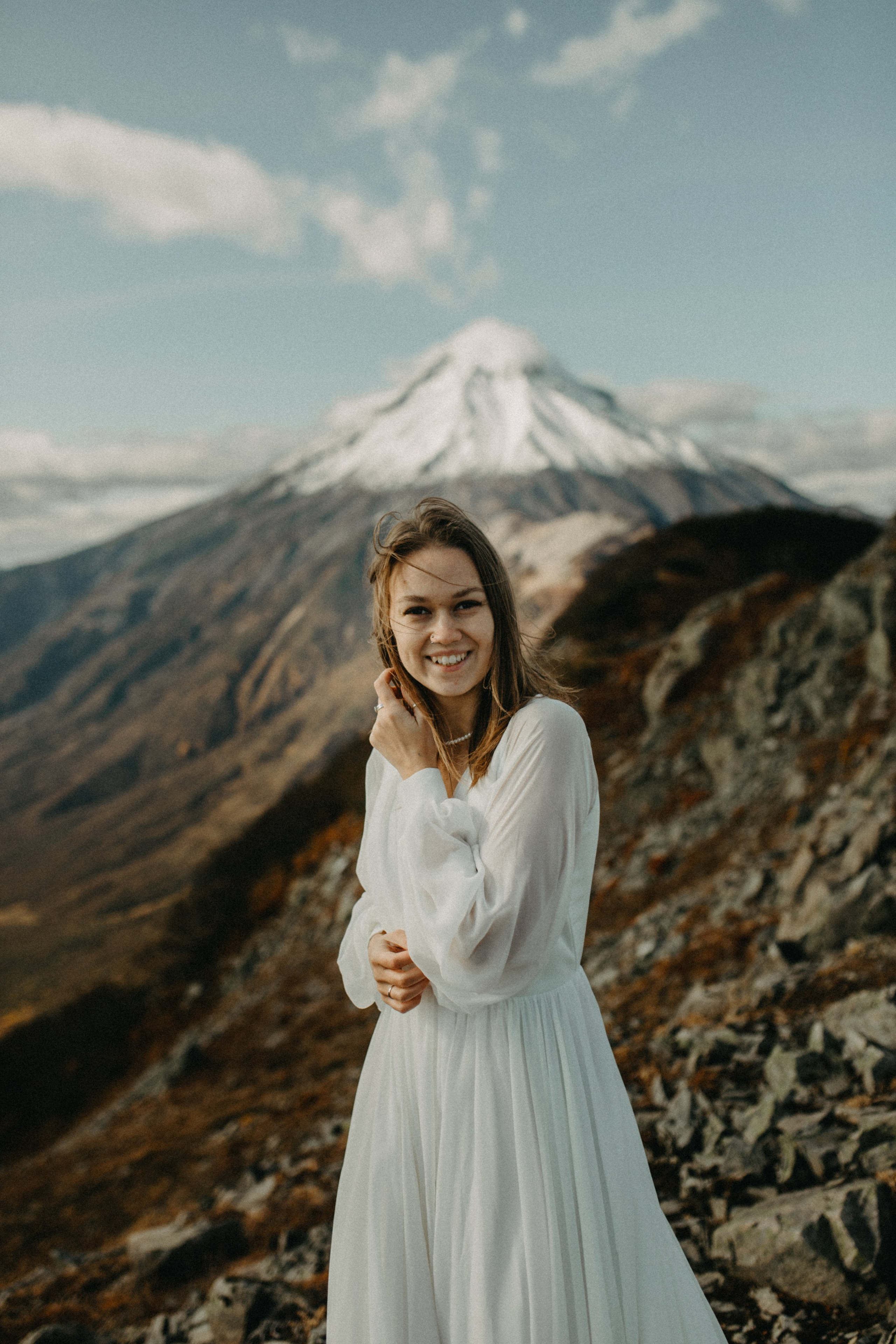 Вертолетный полет Бухта Жировая. Свадебное фото и видео на Камчатке. Туристические маршруты