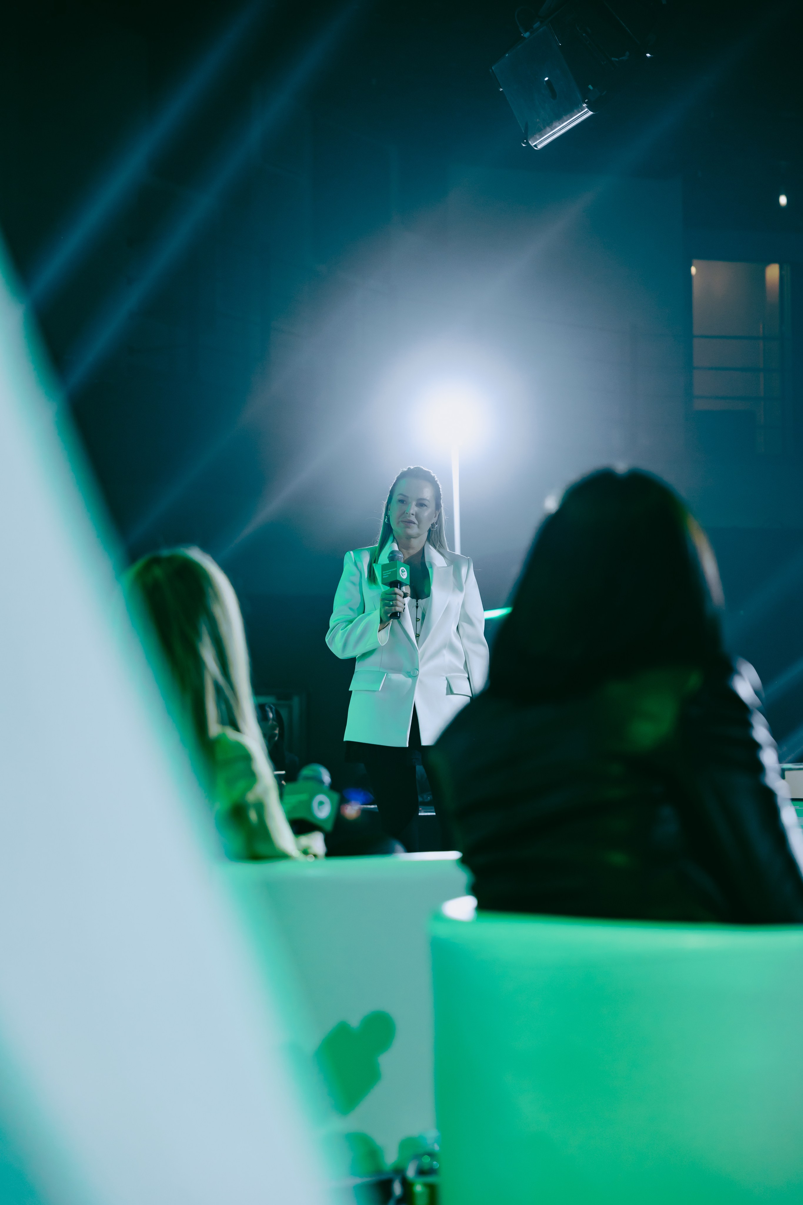 Ивенты и Конференции. Сайт с красивыми фотографиями и людьми