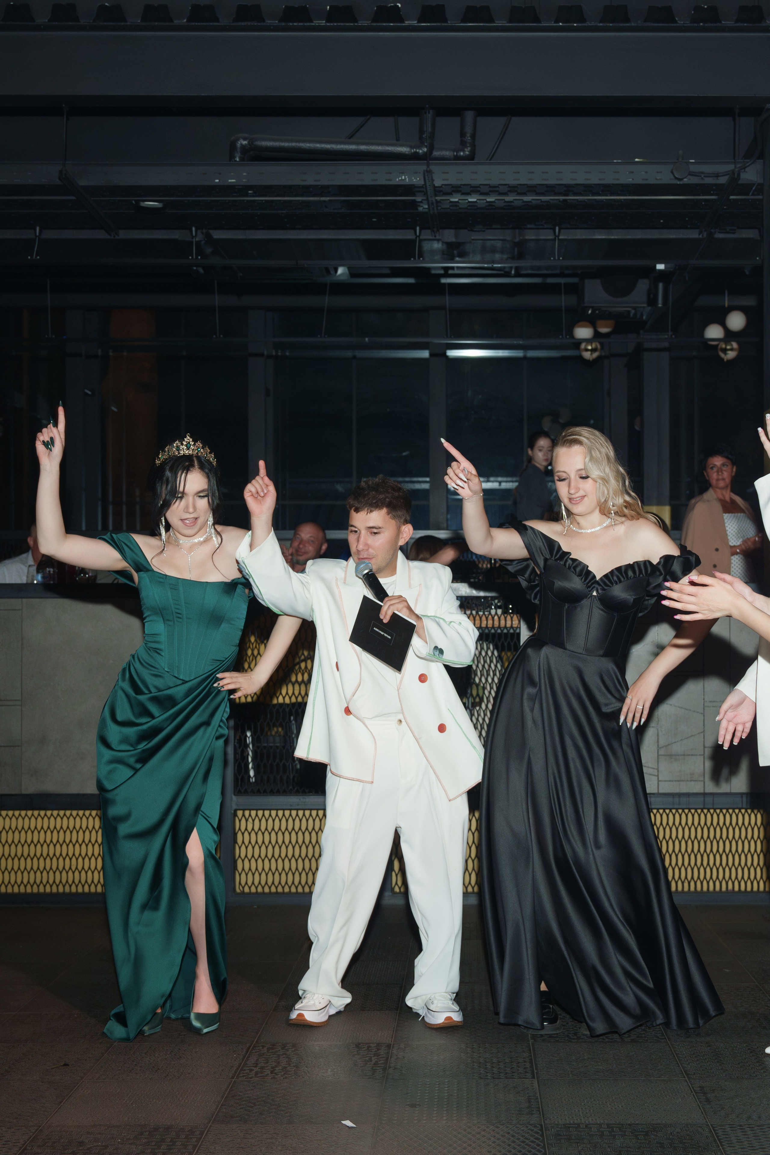 Выпускной лицея 27 (вечеринка). Свадебный и репортажный фотограф Элина Козырьянова