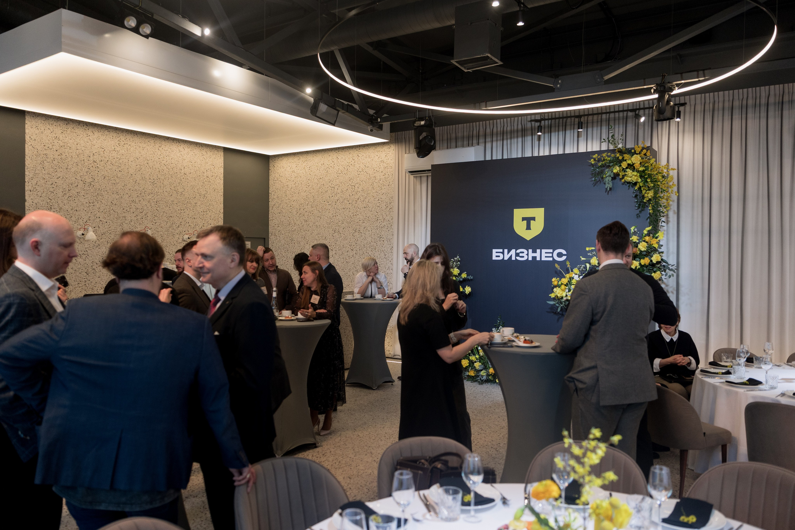 Бизнес-завтрак Тбанк. Фотограф Артем Бросов в Санкт-Петербурге и Дубае