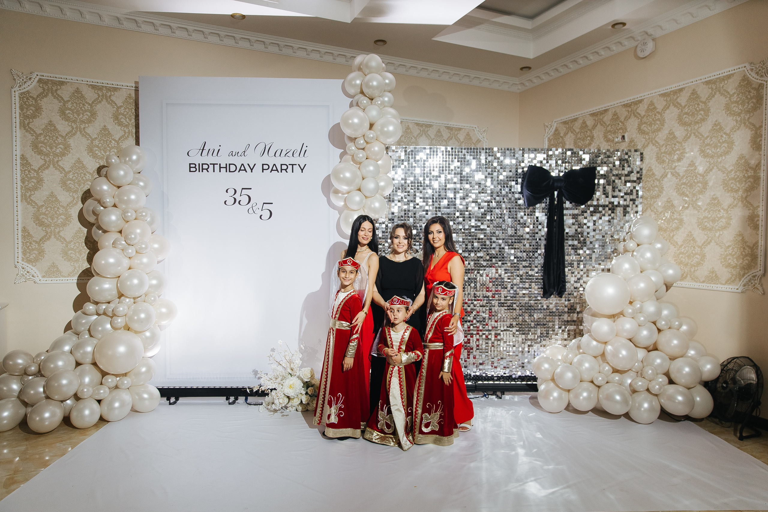 Ани и Назели. 35&5 День рождения, «Янтарь». Фотограф в Красноярске Надежда Воскресенская