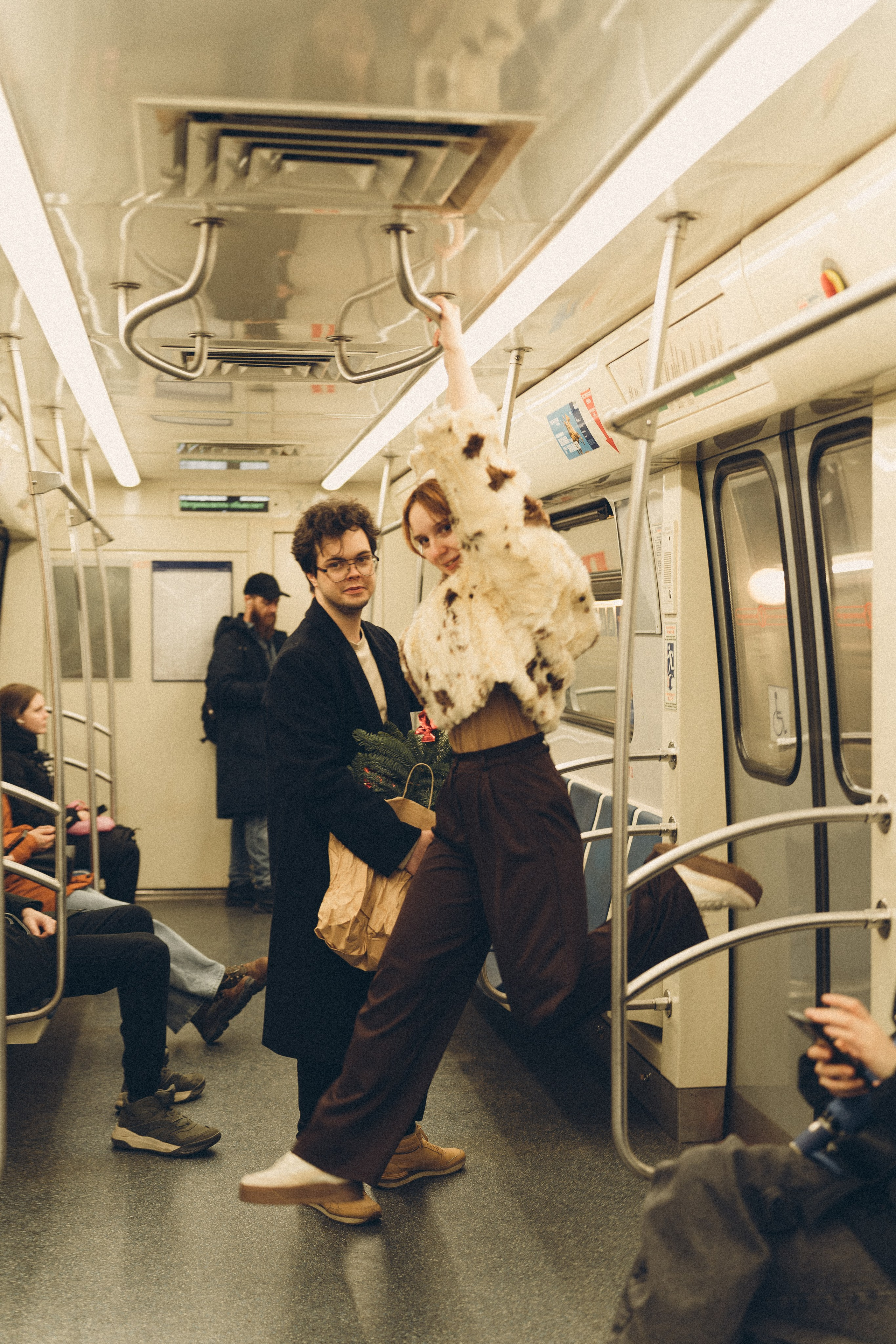 НОВОГОДНЯЯ ФОТОСЕСИИЯ ПАРЫ В МЕТРО ЛЮБОВЬ. Профессиональный фотограф, Санкт-Петербург — Виктория Богомолова