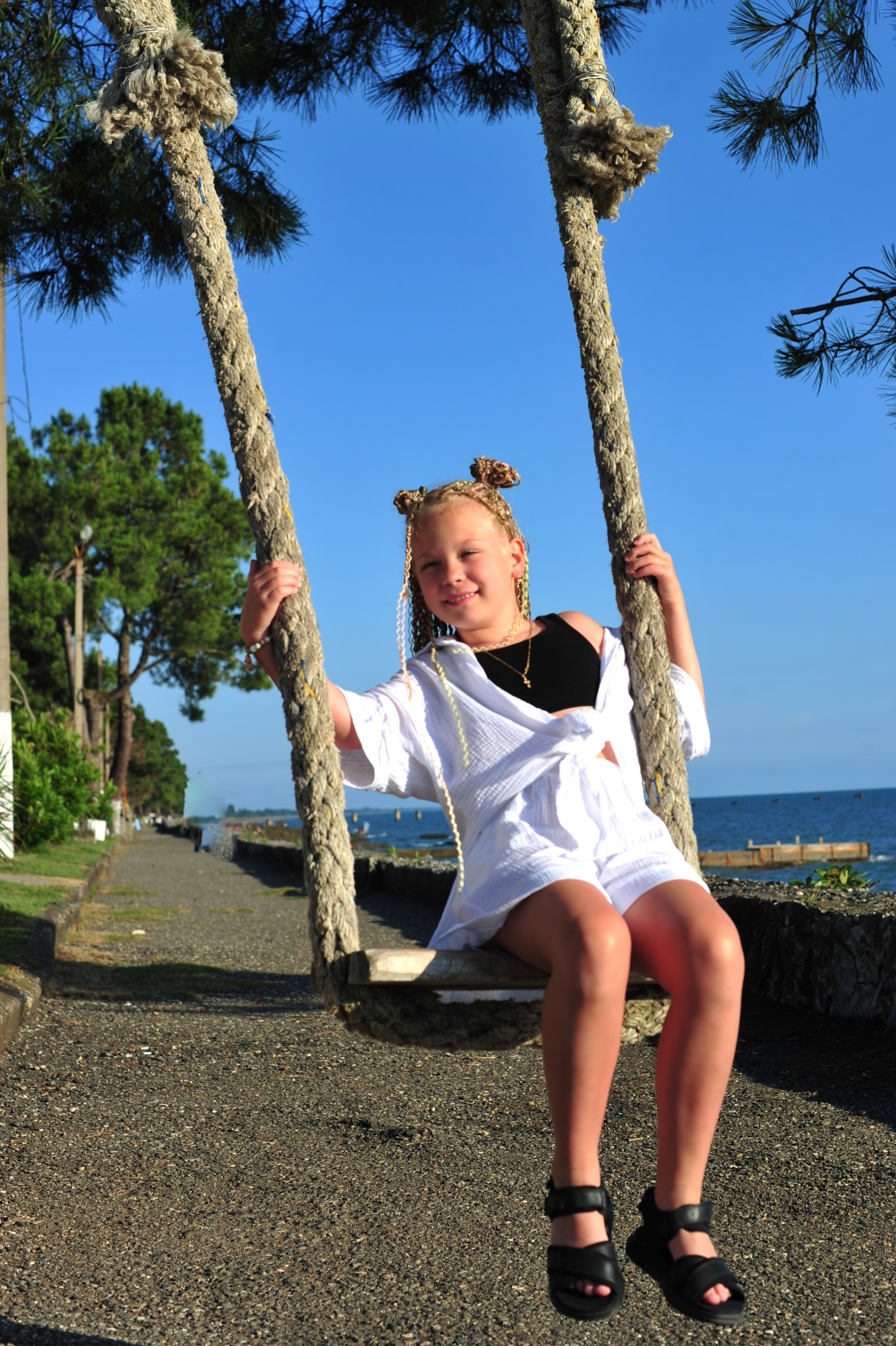 девочка на качелях, дети, ребенок, качели, море, морской берег, побережье, Черное море