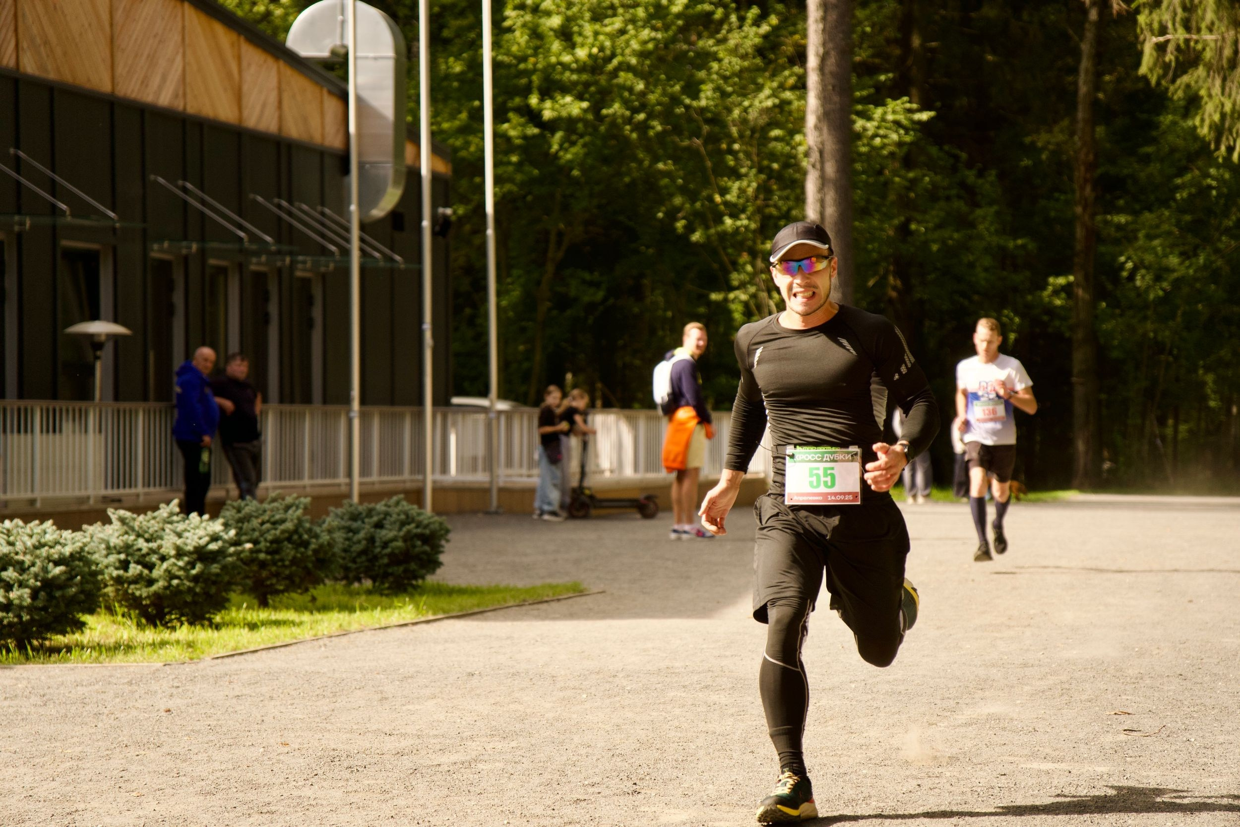 Забег в парке «Дубки». Кафе «БЕЛКА НАШЕПТАЛА». Ну оооочень концептуальное кафе