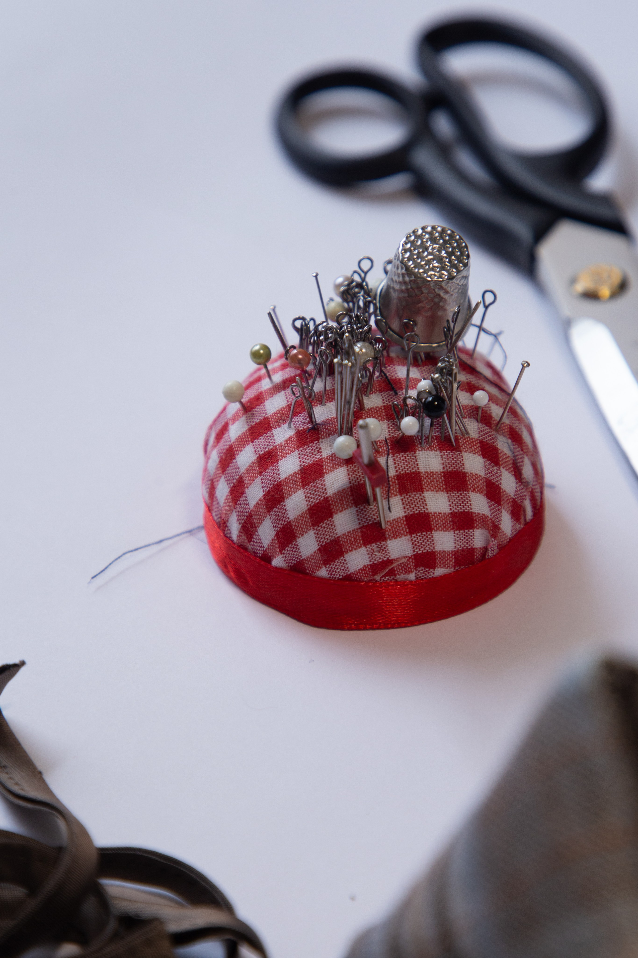 Предметная съемка с Олесей, швейный рабочий процесс. Ирина Чернова — портретный фотограф и маркетолог из Владивостока