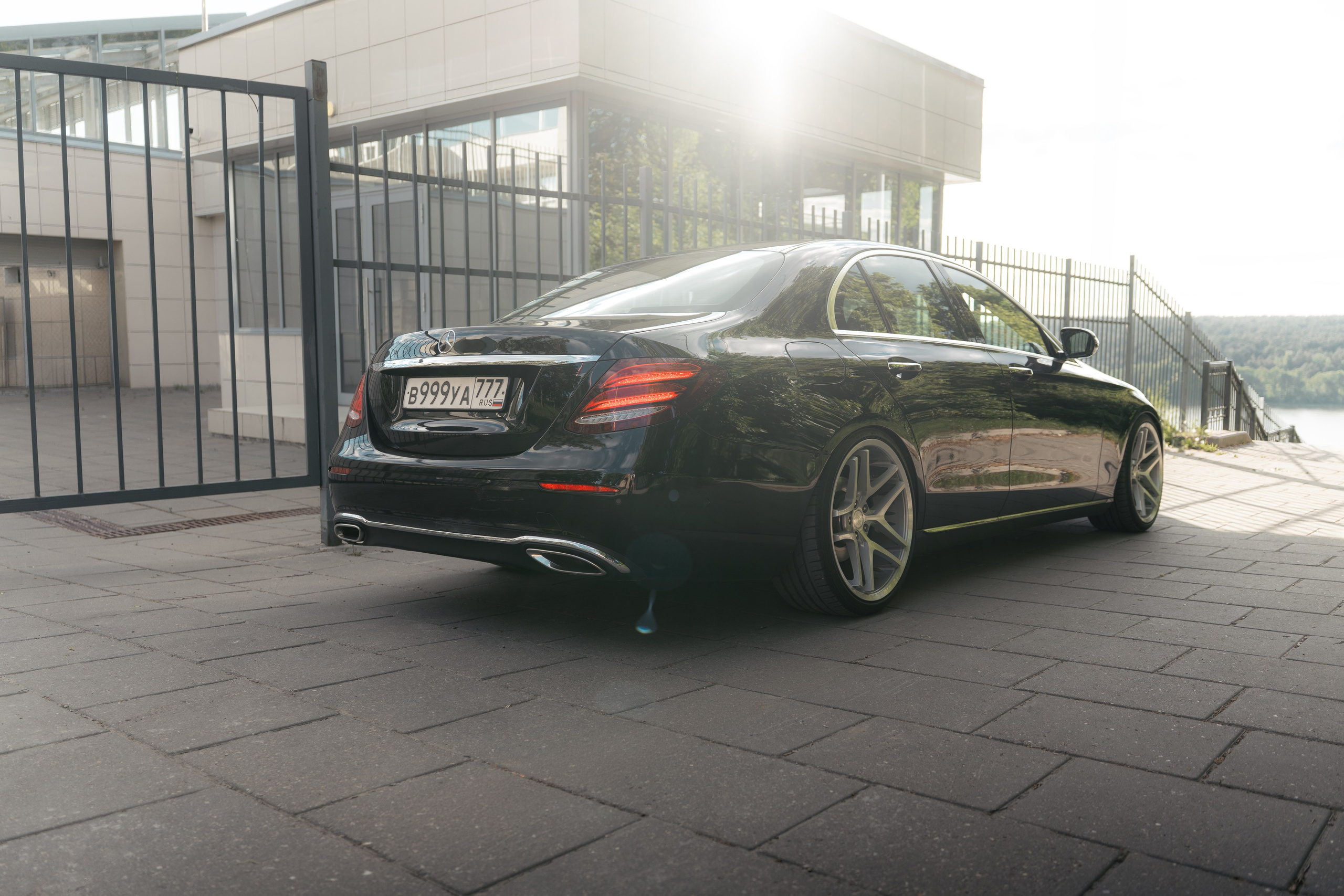 Фотографии Mercedes-Benz E-class