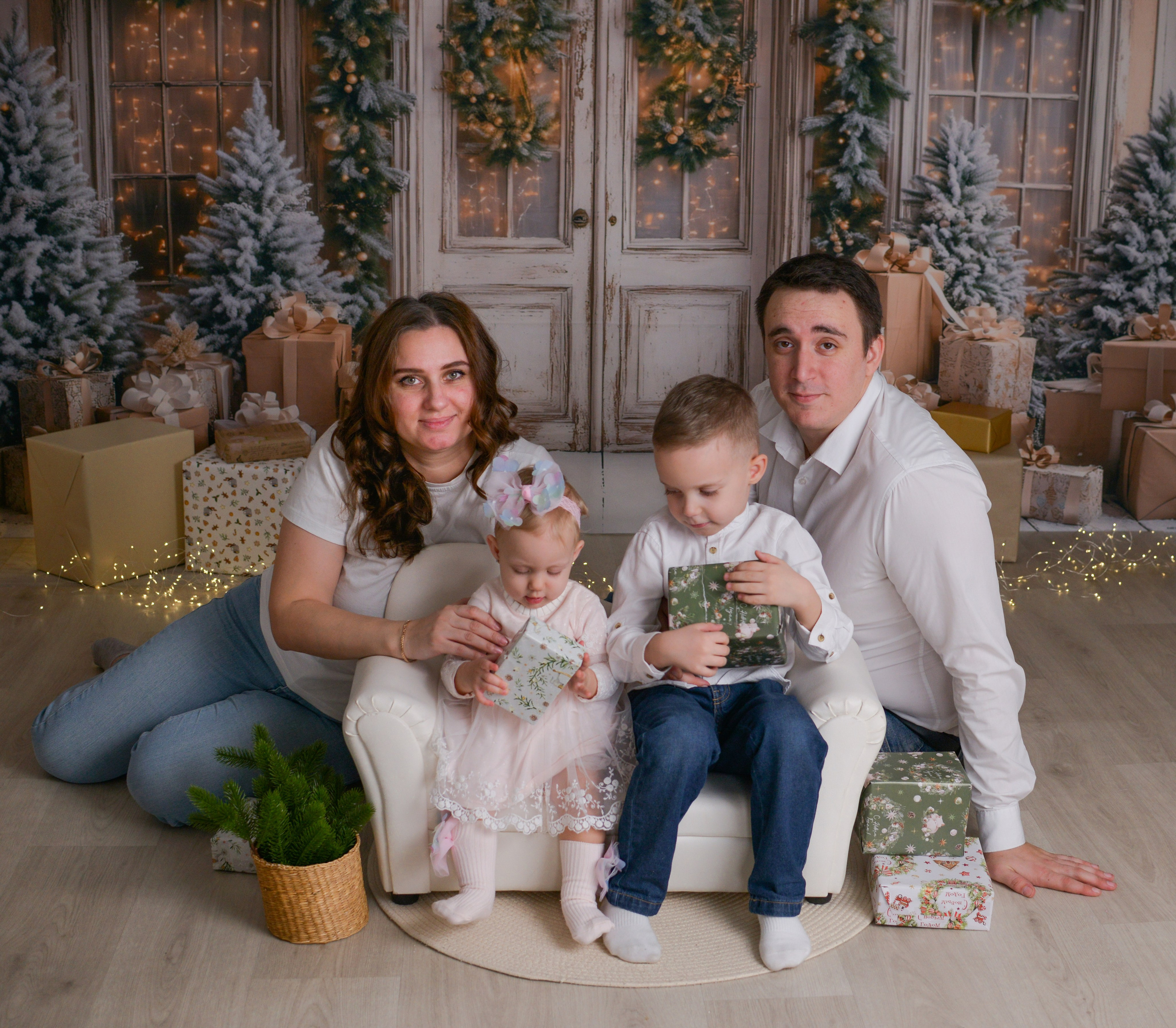 Анонс первых кадров с новогодней фотосессии 2026. Фотограф новорожденных Краснодар Малышенко Надежда