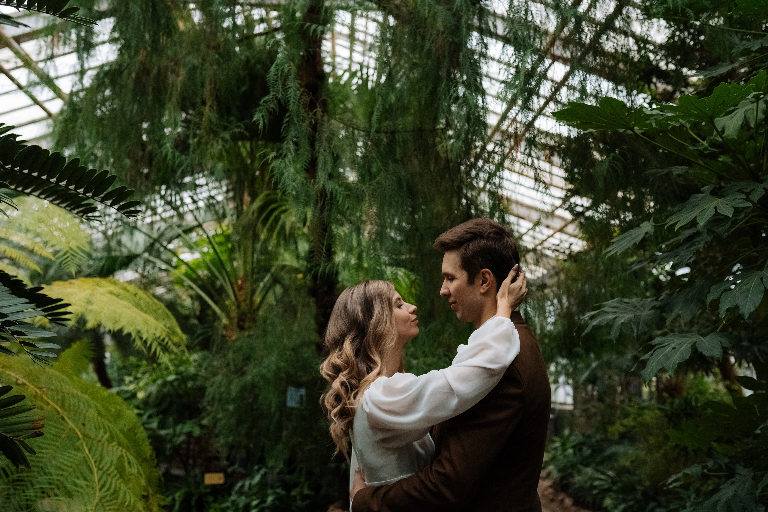 Свадебная фотосессия в оранжерее, Москва. Свадебный фотограф в Москве Анна Полушина