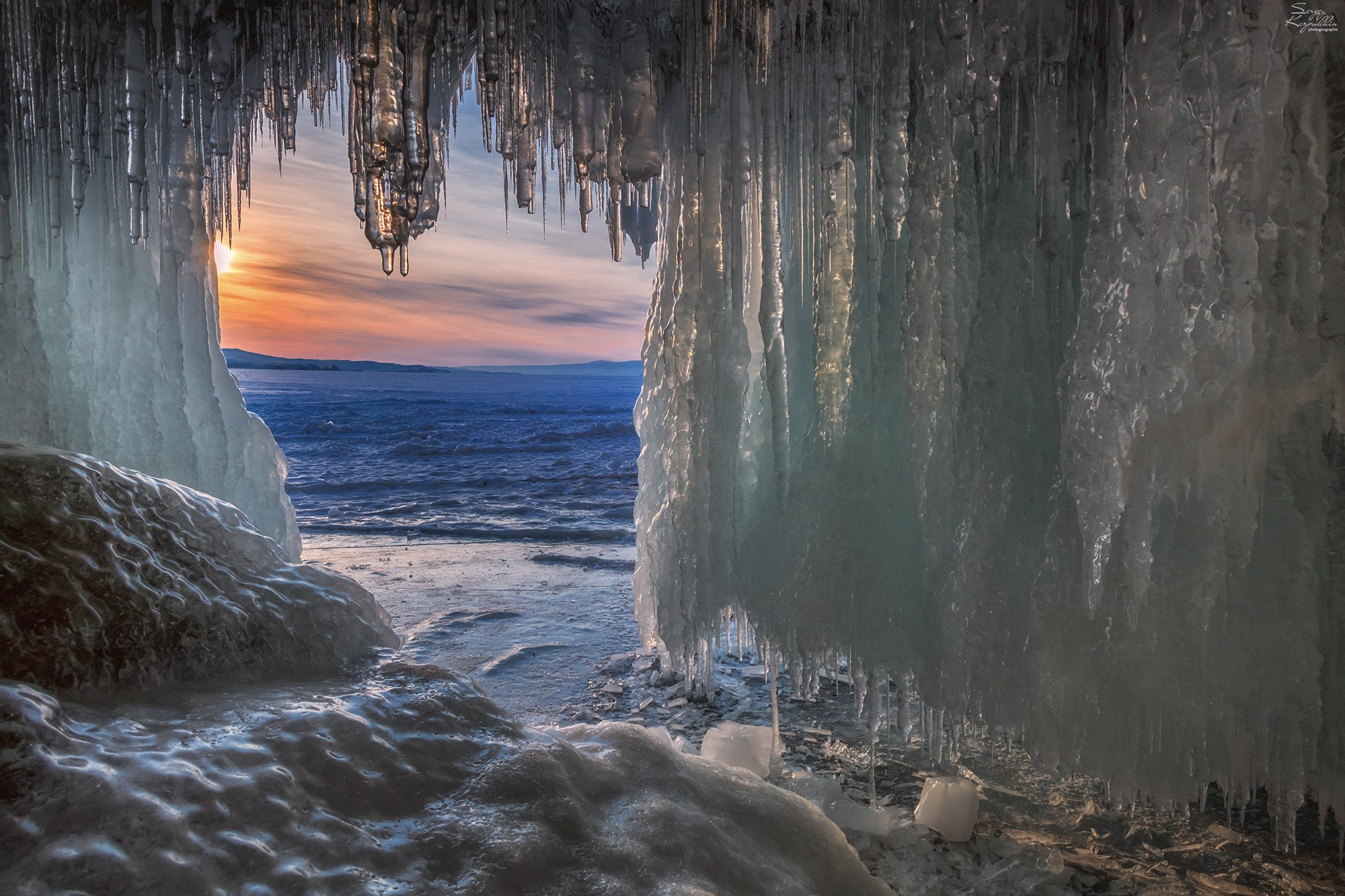 Малое море. Окрестности острова Ольхон. 082-0204