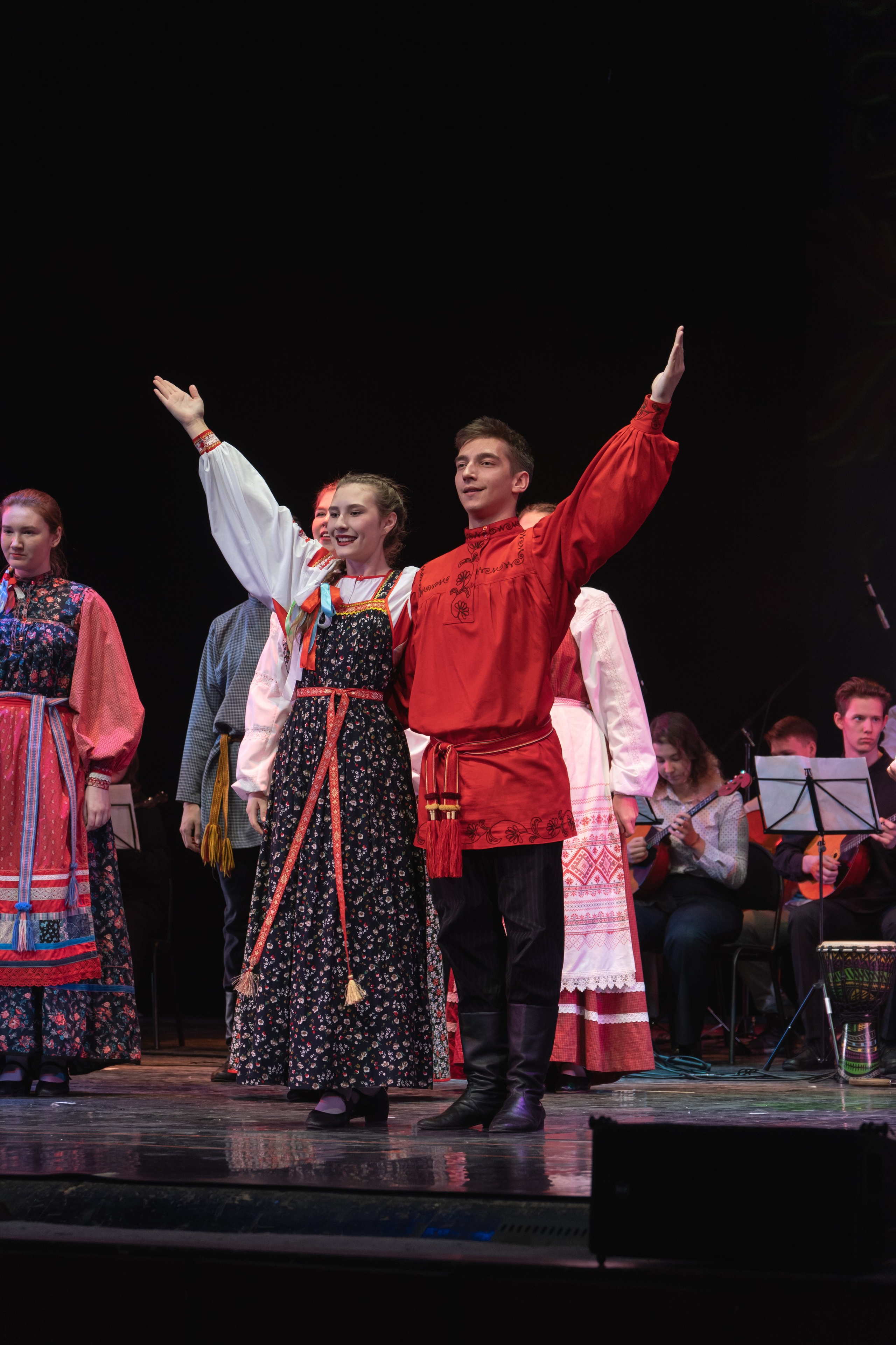 Музыкальный театр. Занимаюсь профессиональной фотографией и живу рядом с Байкалом. Работаю в разных жанрах