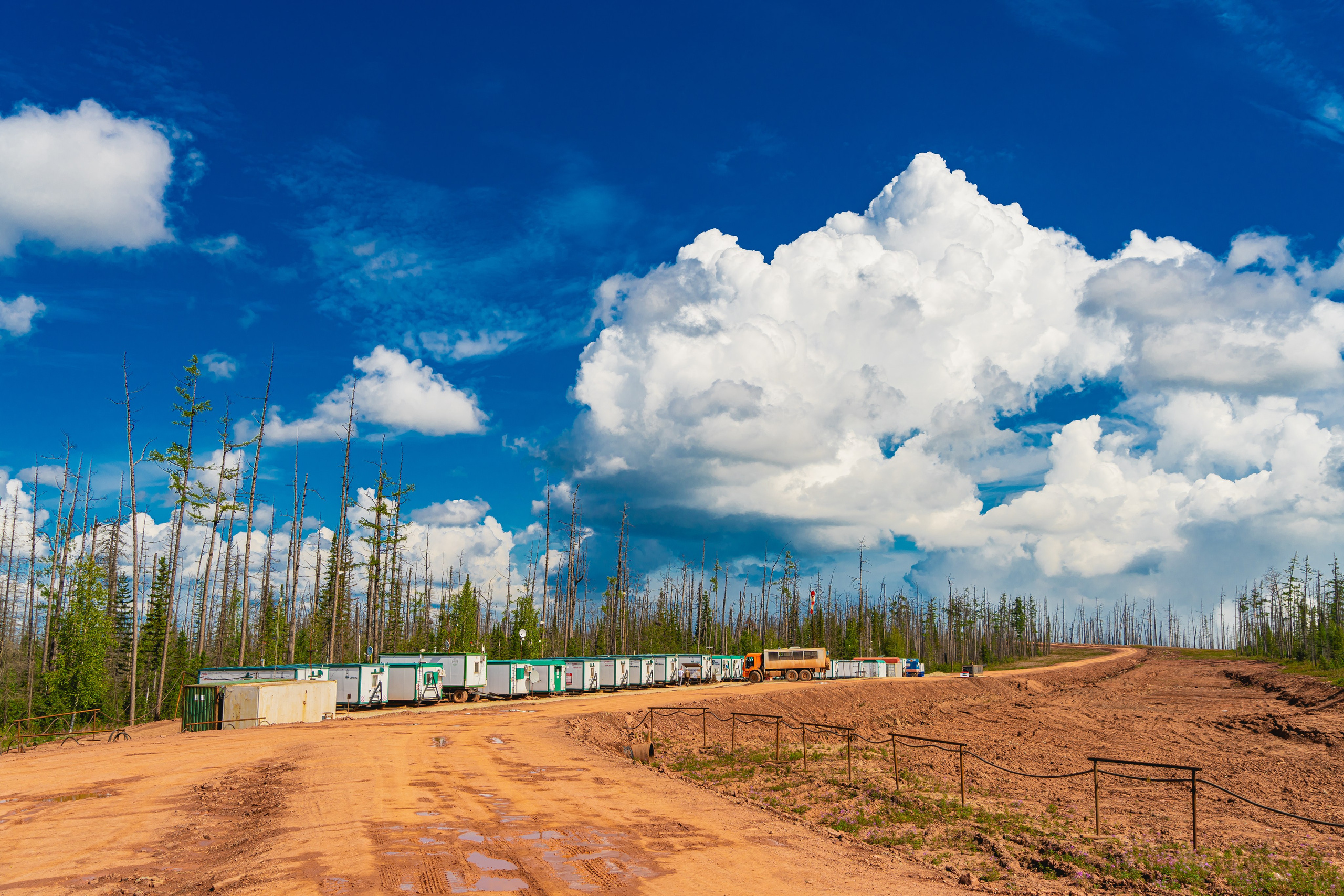 Репортажная (документальная) фотография. Занимаюсь профессиональной фотографией и живу рядом с Байкалом. Работаю в разных жанрах