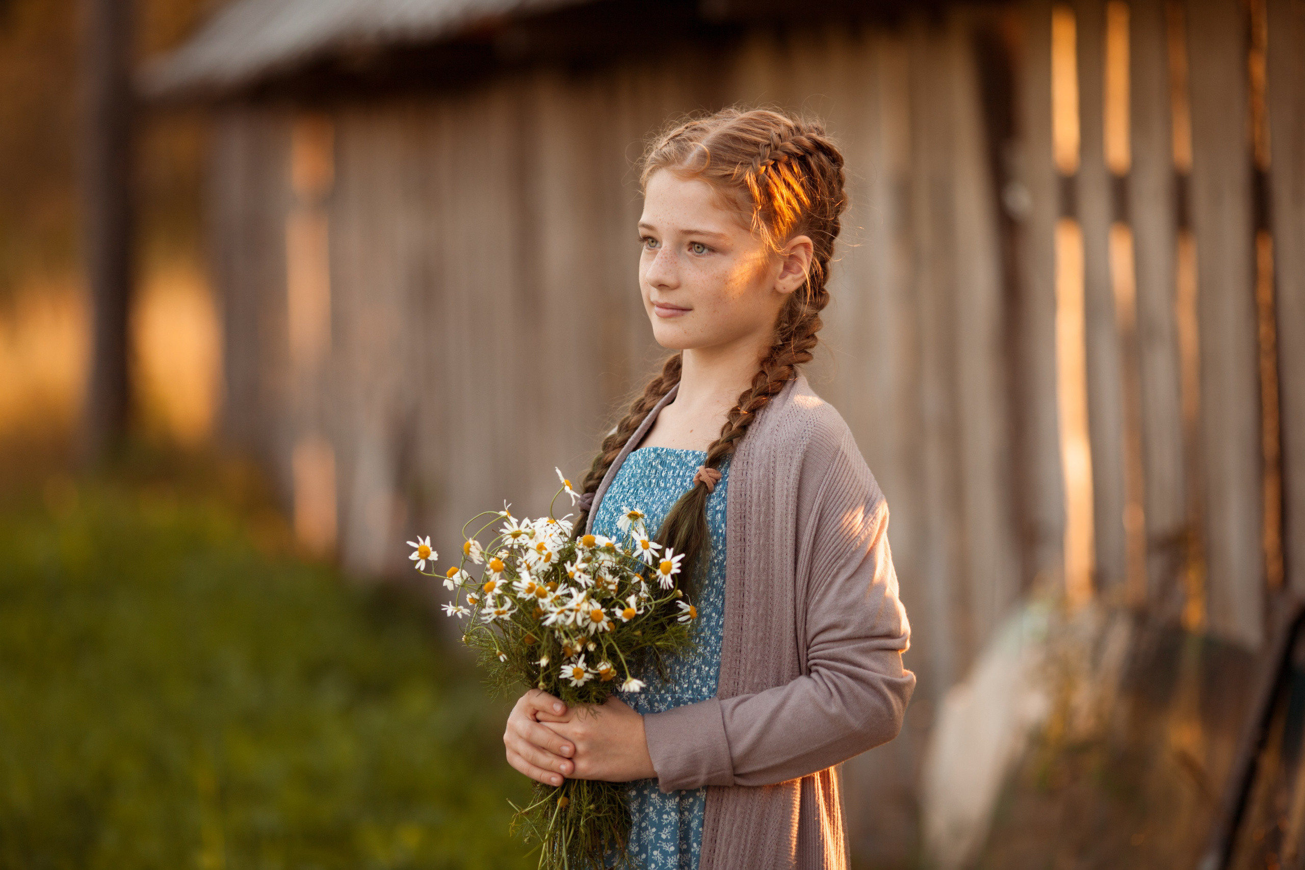Лера с семками. Фотограф Антонина Свешникова. ВЫПУСКНЫЕ ФОТОКНИГИ для детских садов и школ. Москва, Владимир